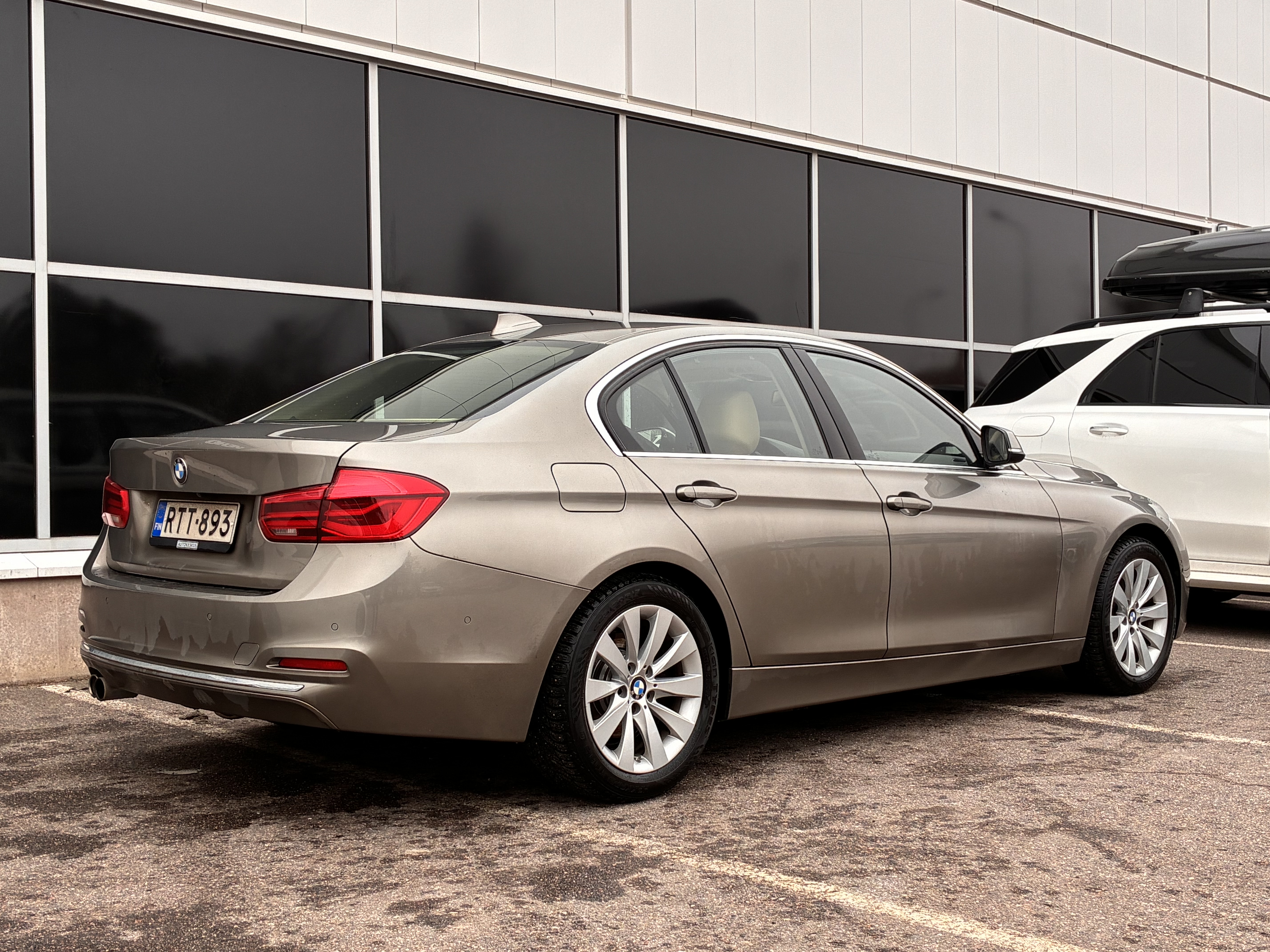 BMW 330 2018