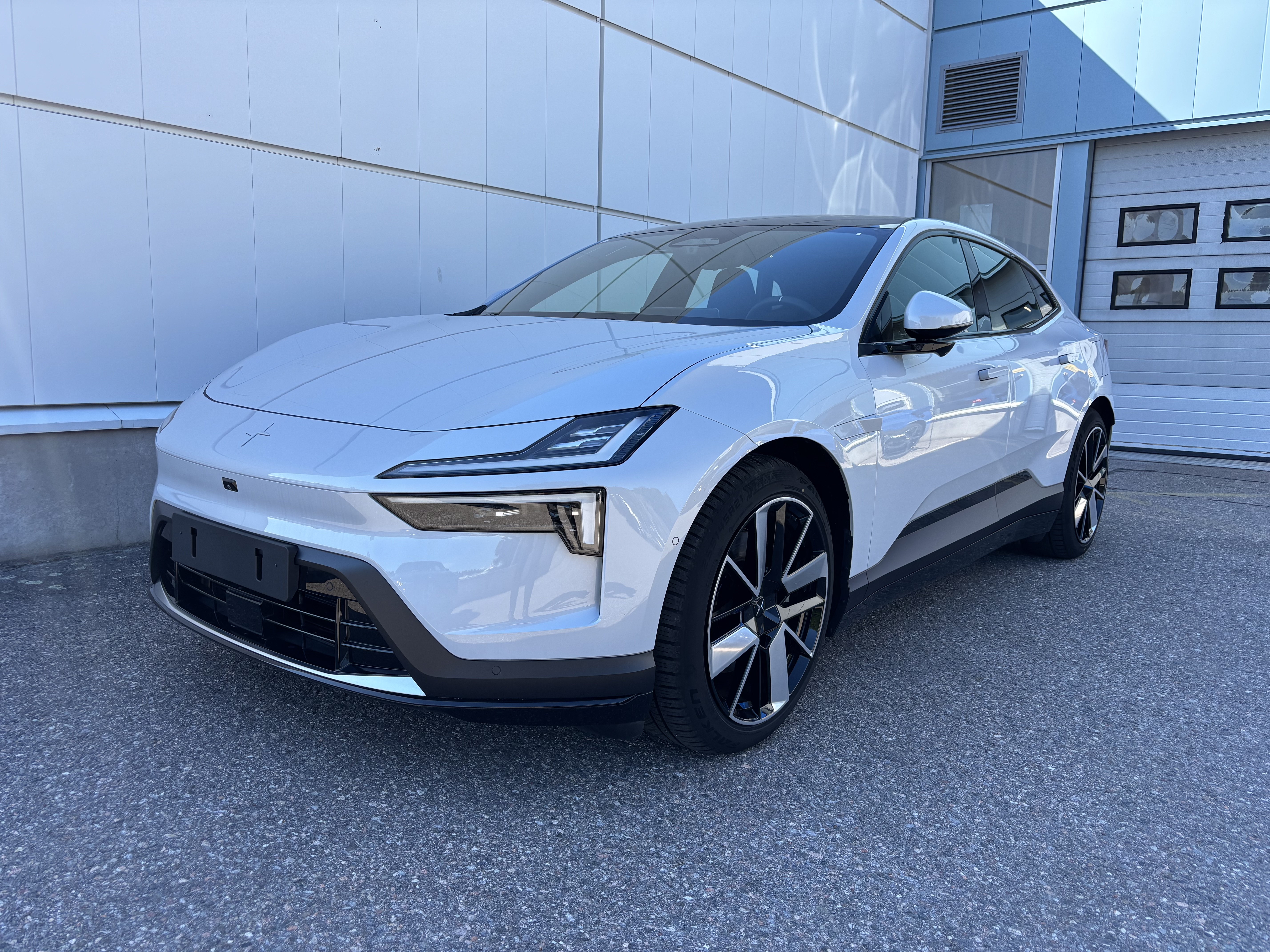 Polestar 4 2025