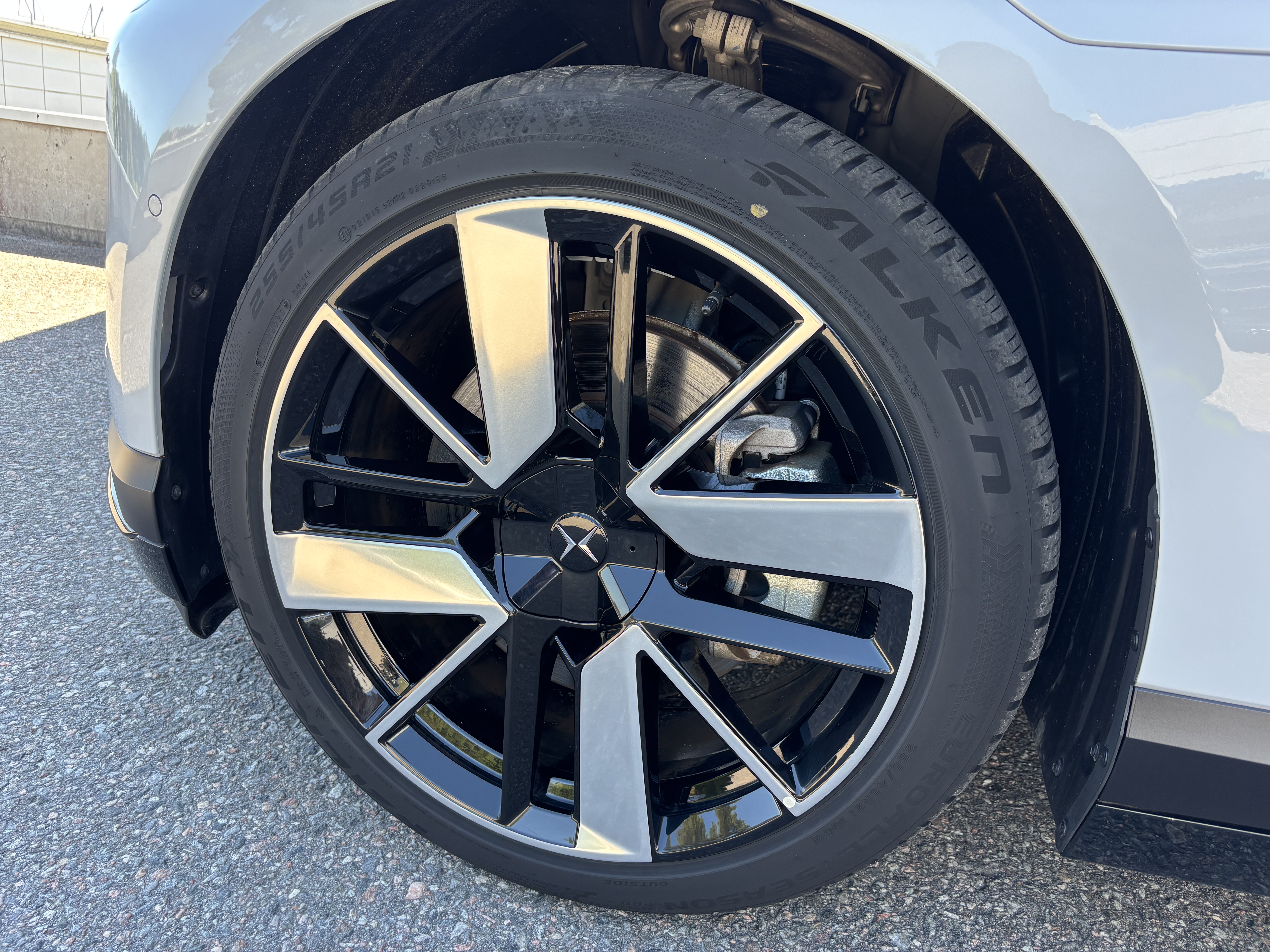 Polestar 4 2025