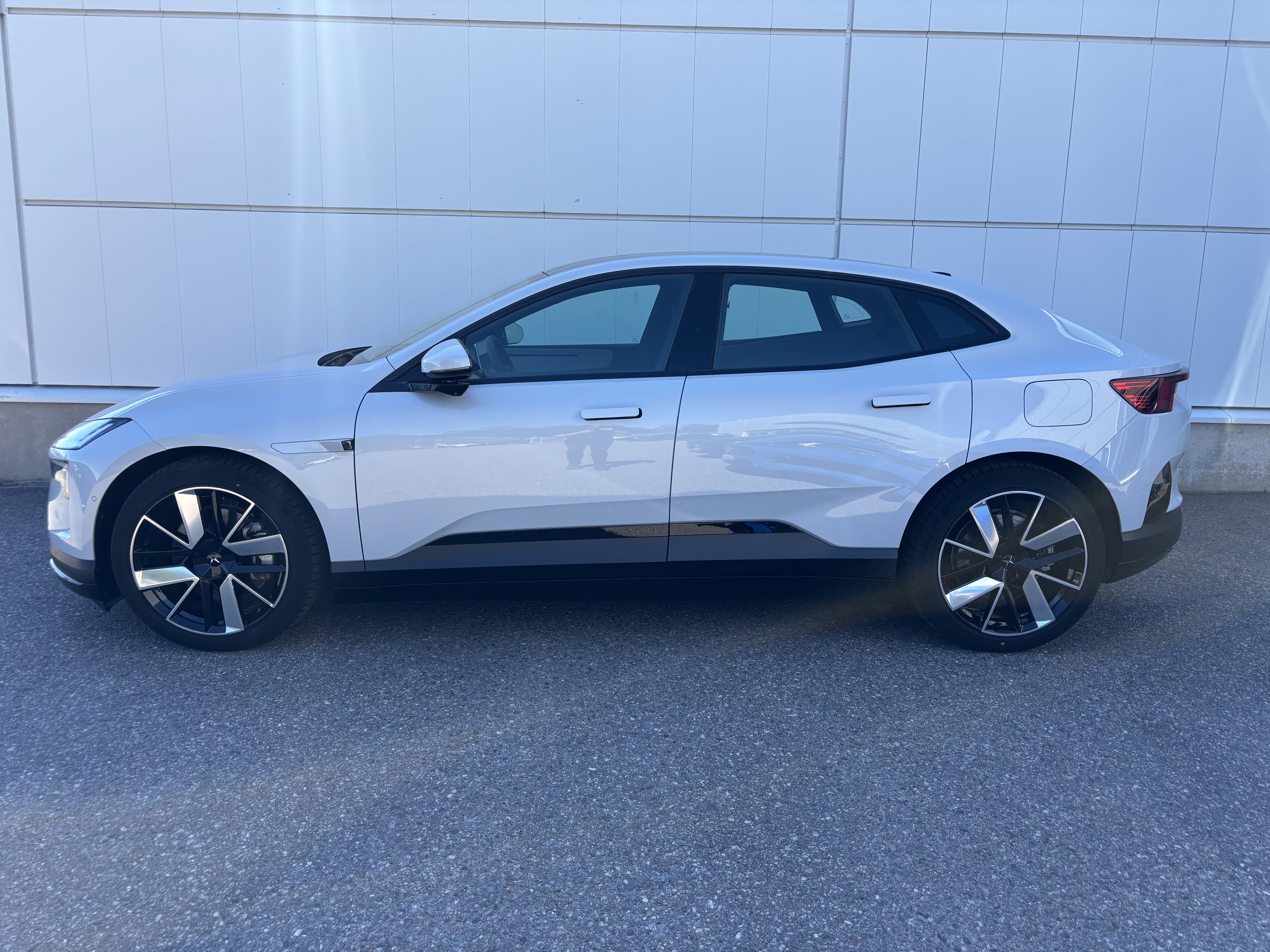 Polestar 4 2025