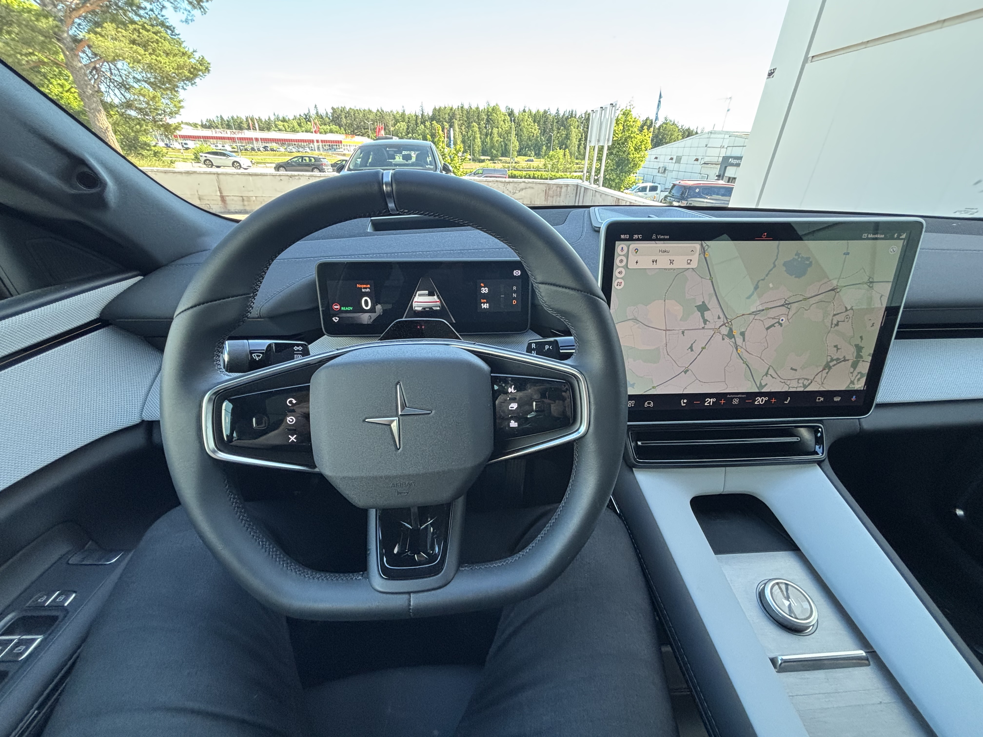 Polestar 4 2025