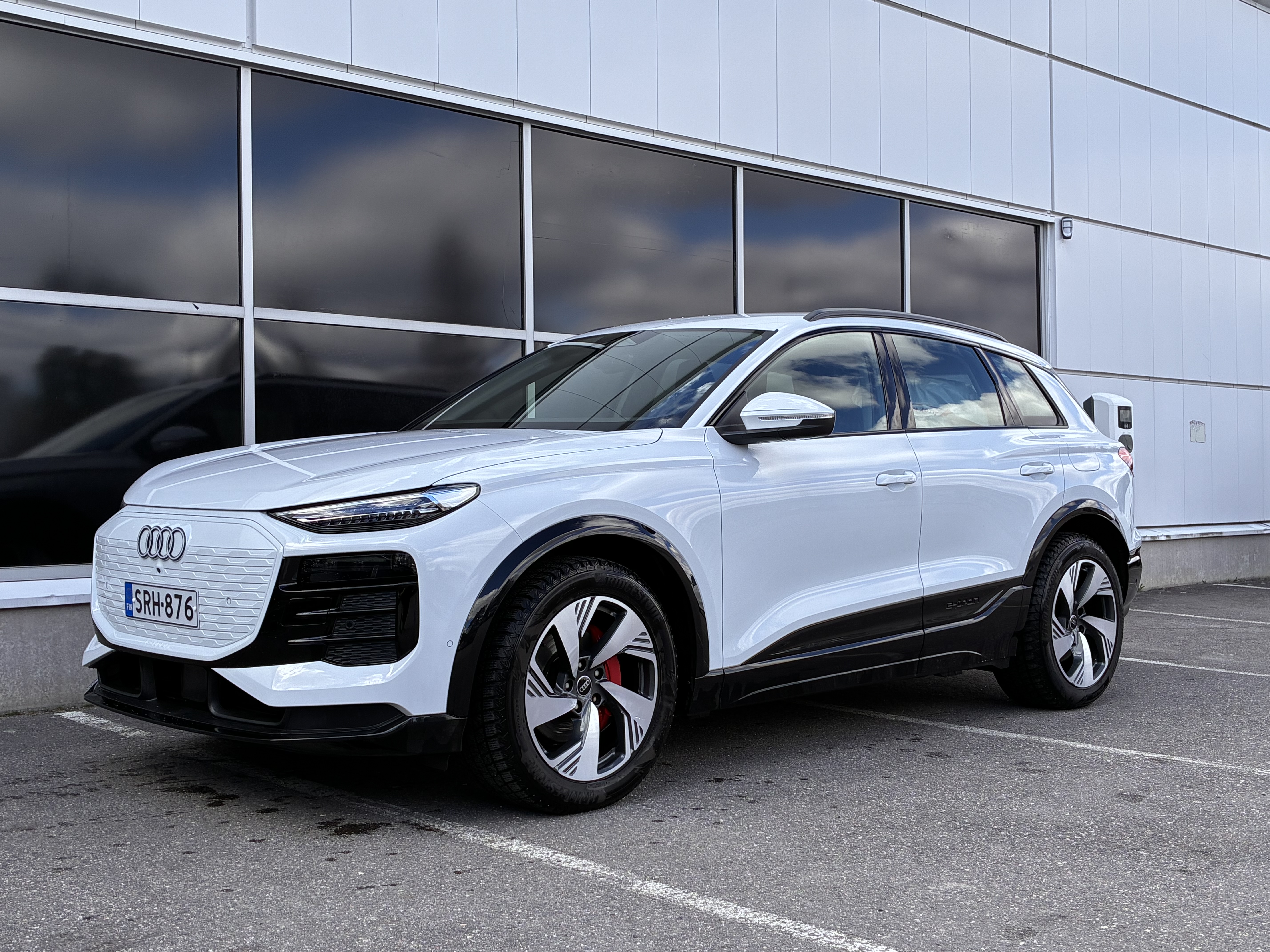 Audi Q6 e-tron 2024