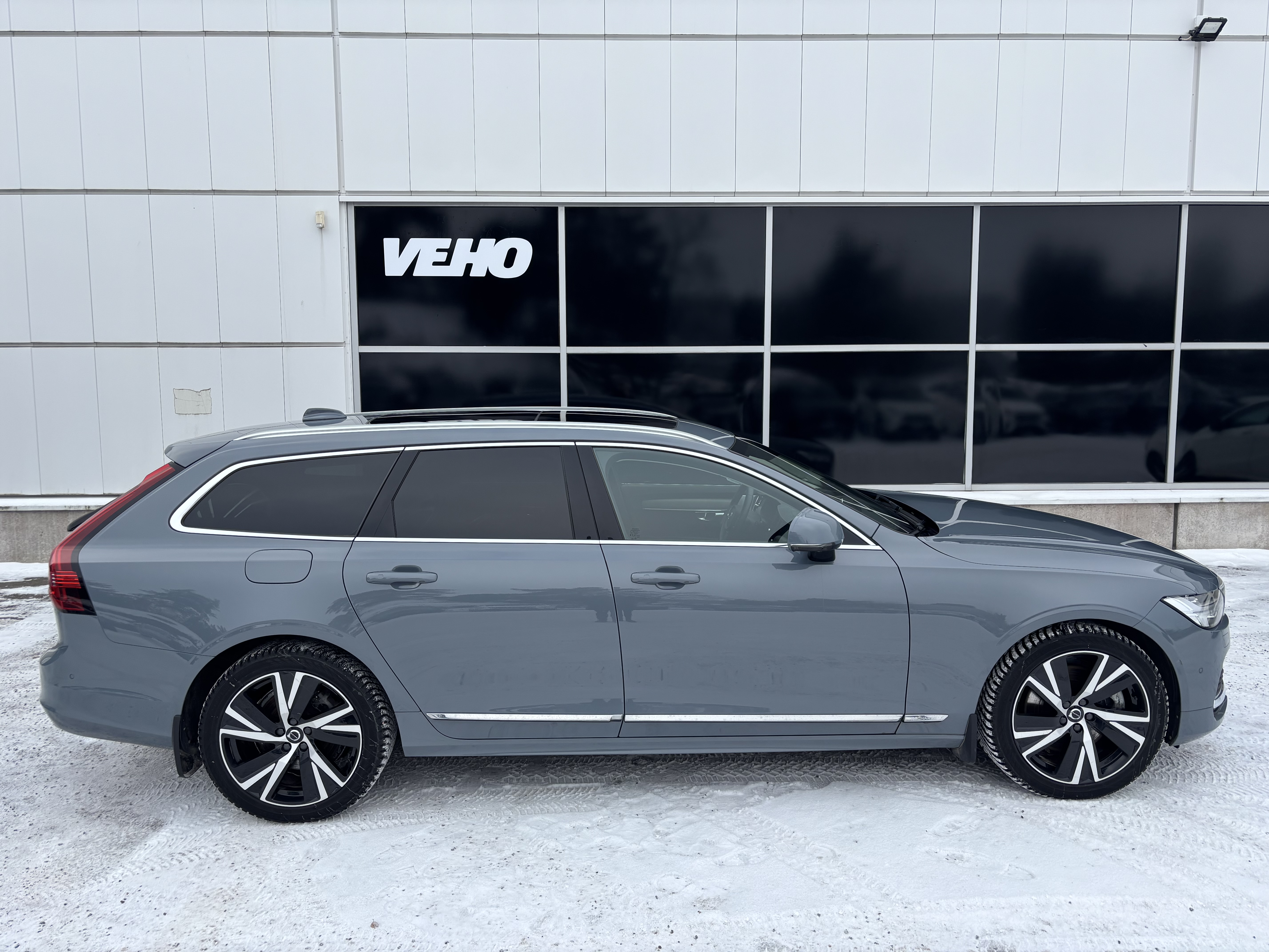 Volvo V90 2023