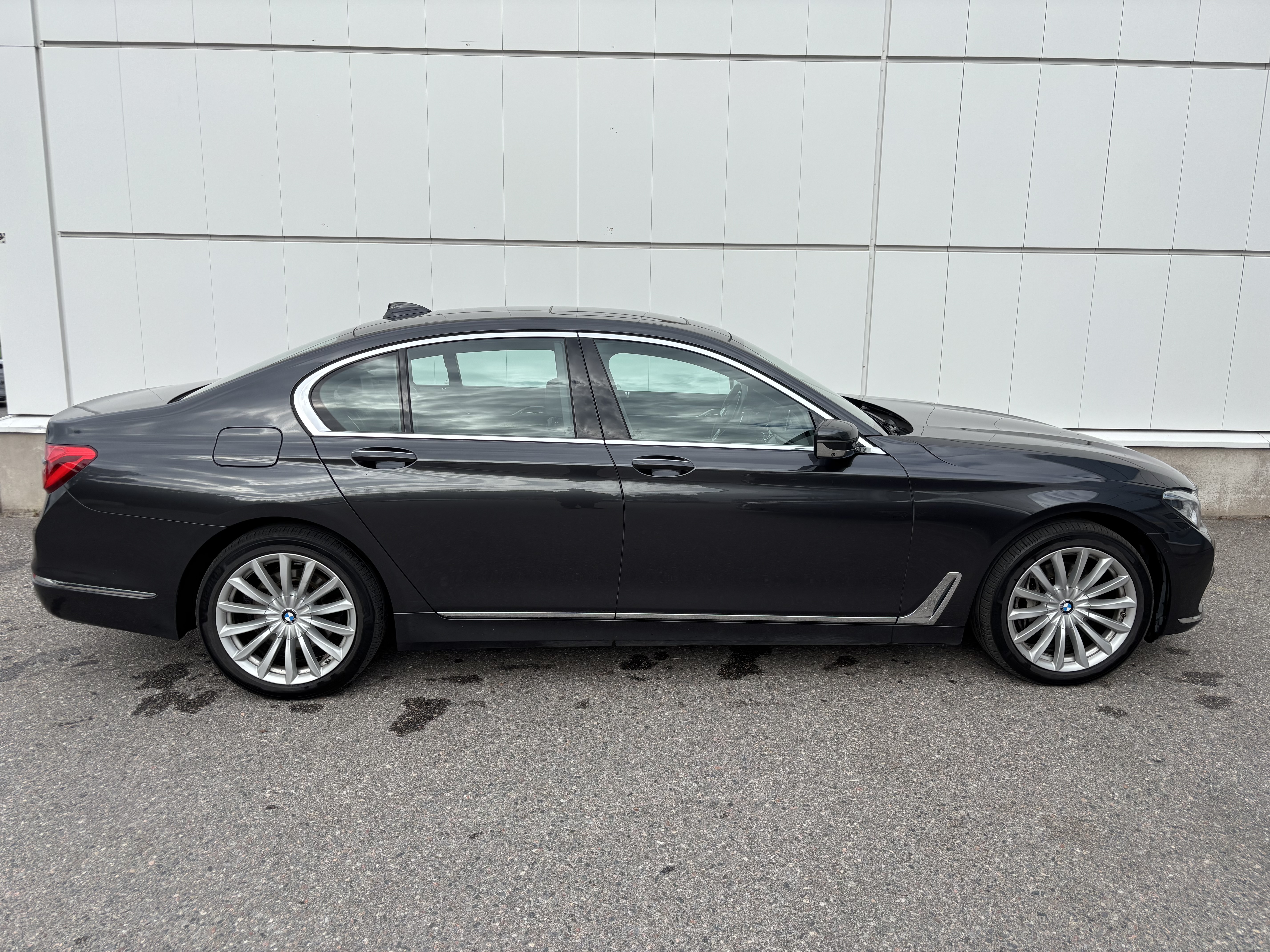 BMW 740 2016