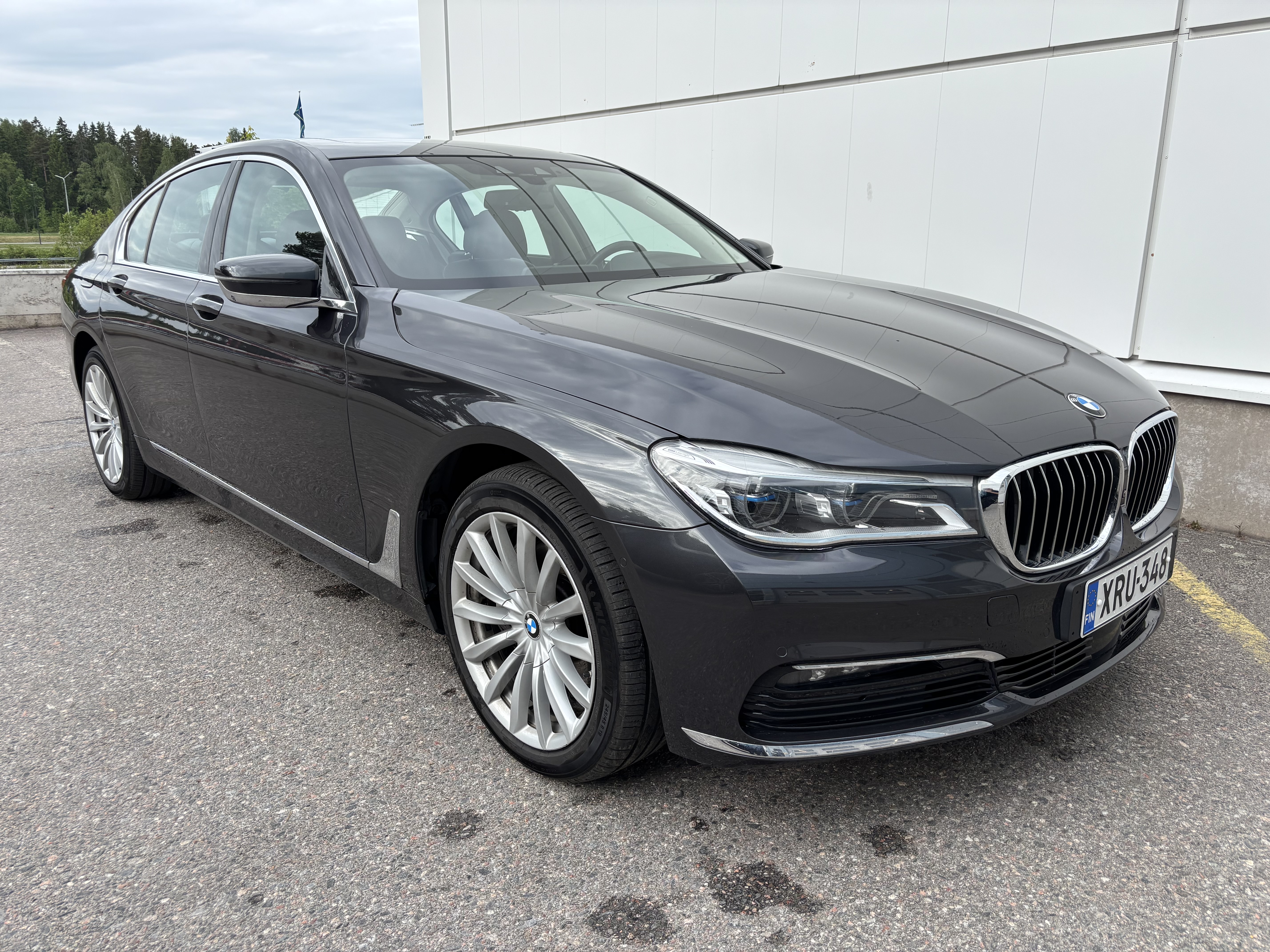 BMW 740 2016