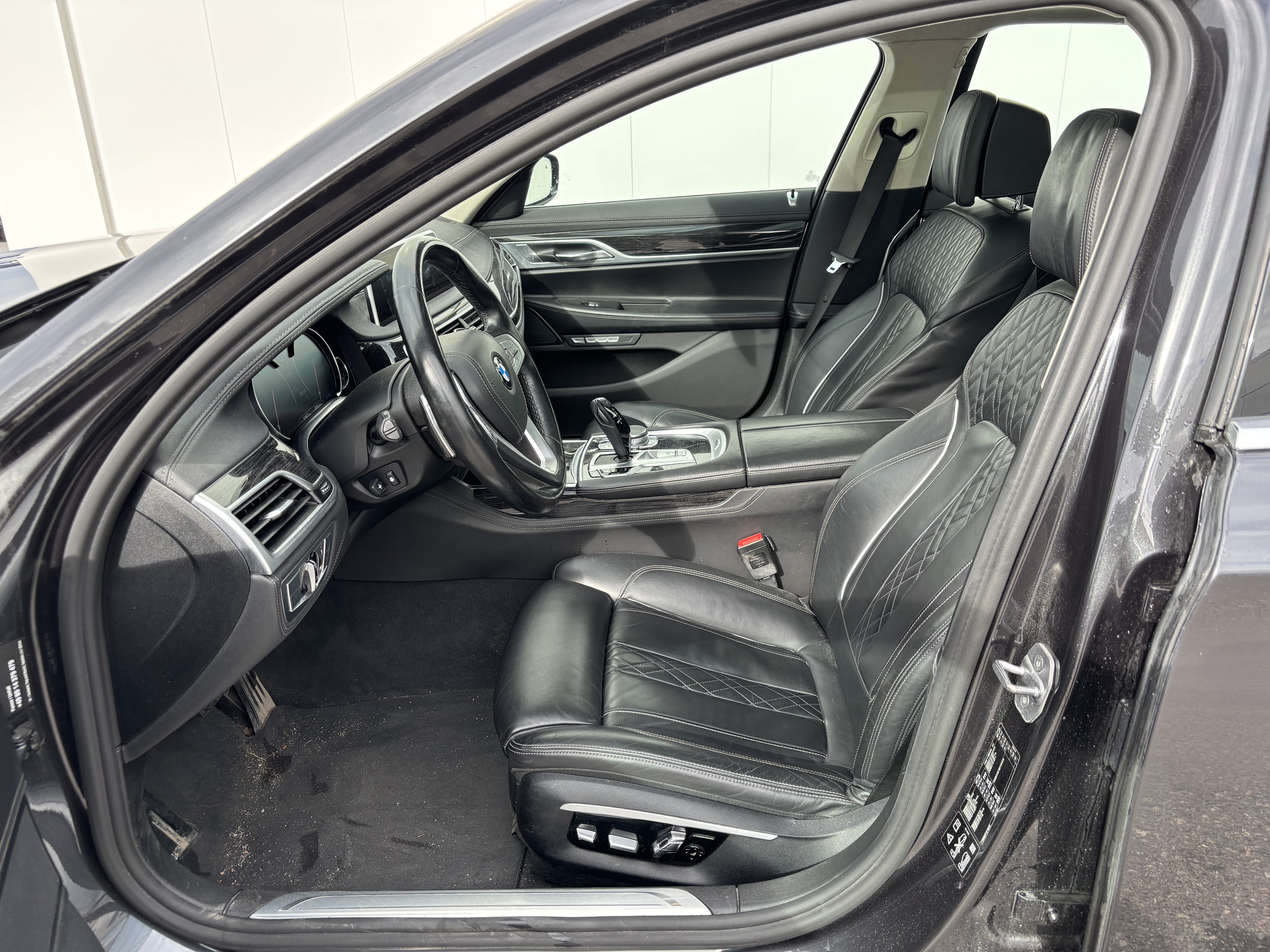 BMW 740 2016
