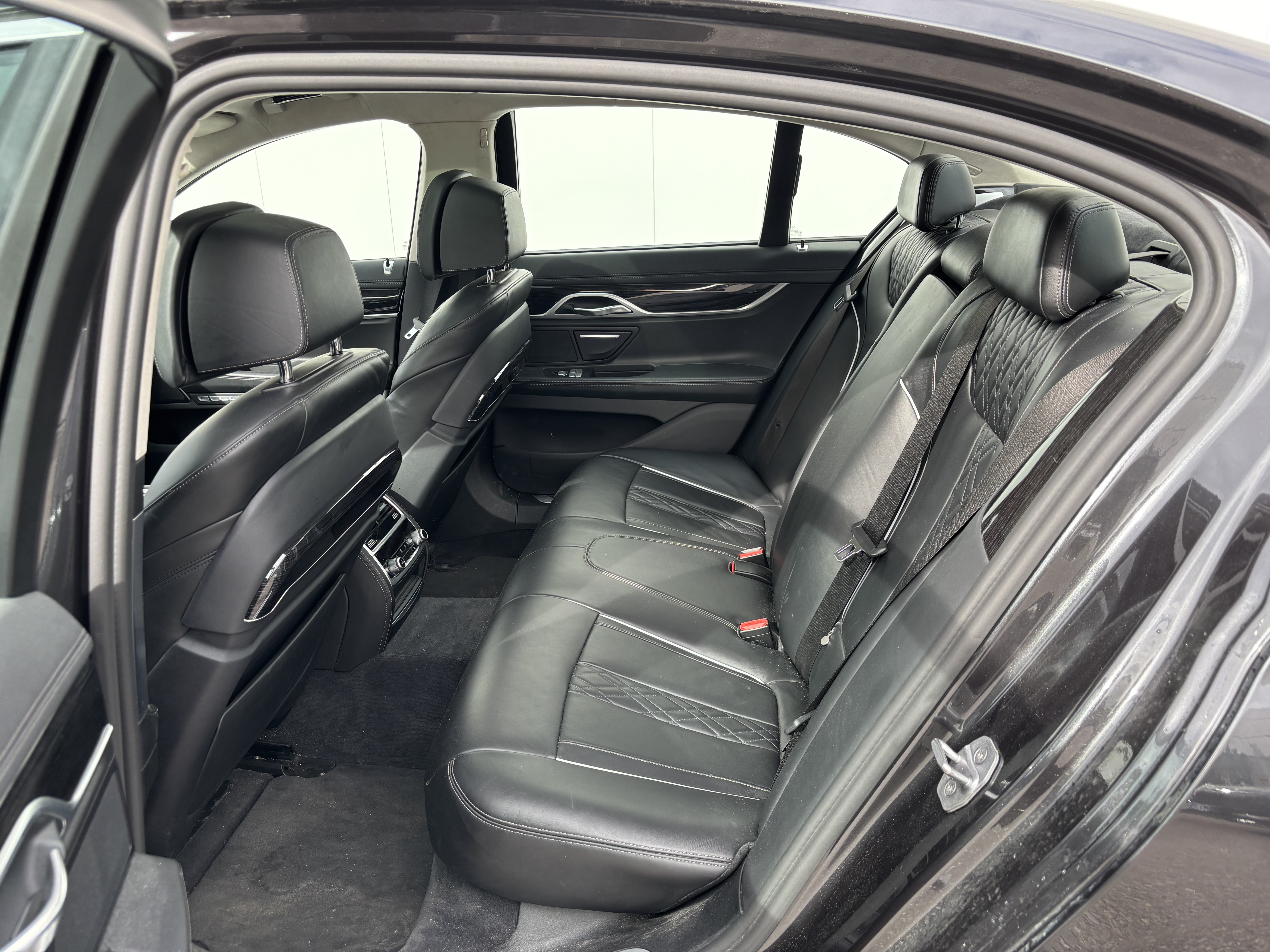 BMW 740 2016