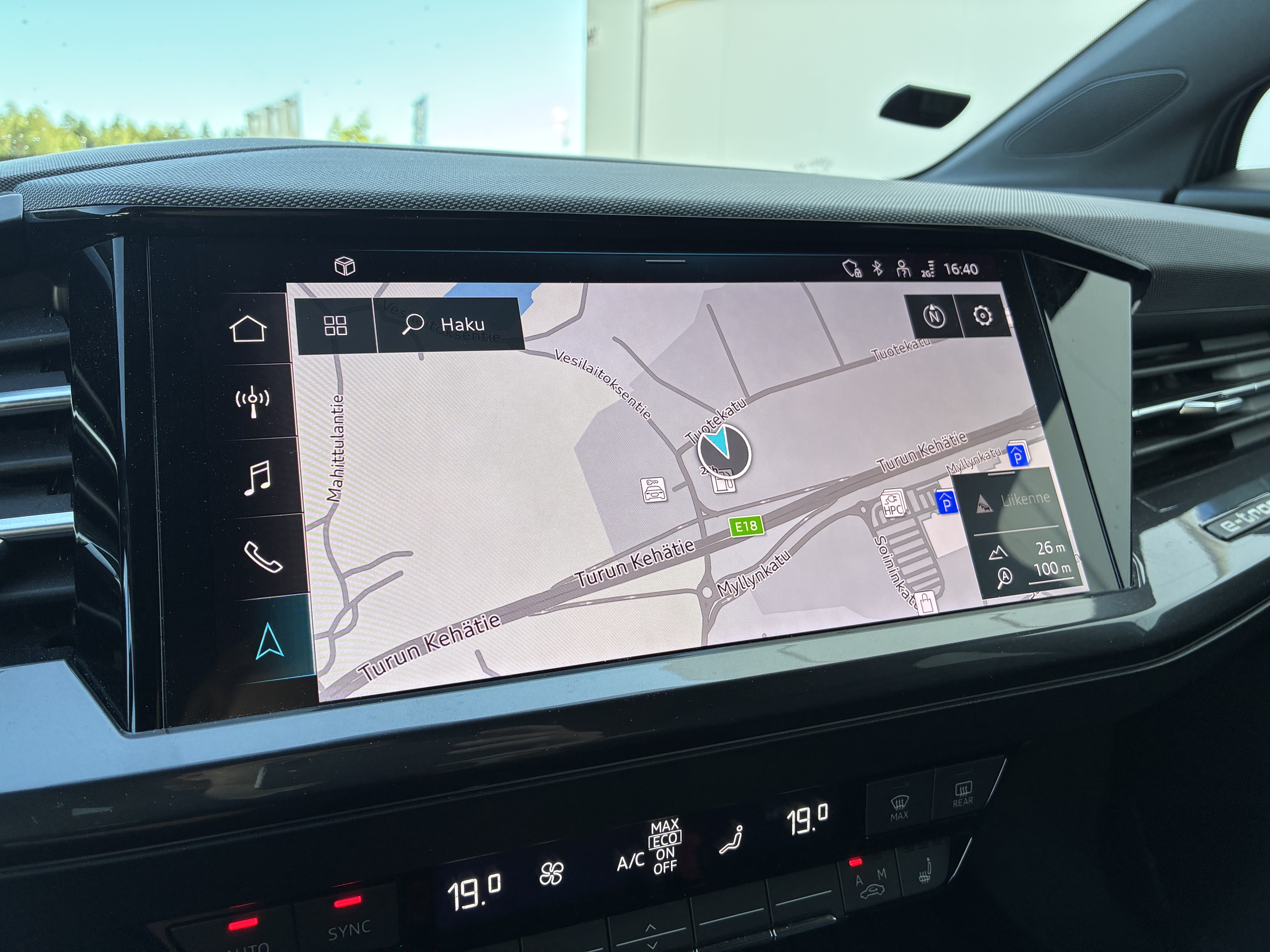 AUDI Q4 e-tron 2022
