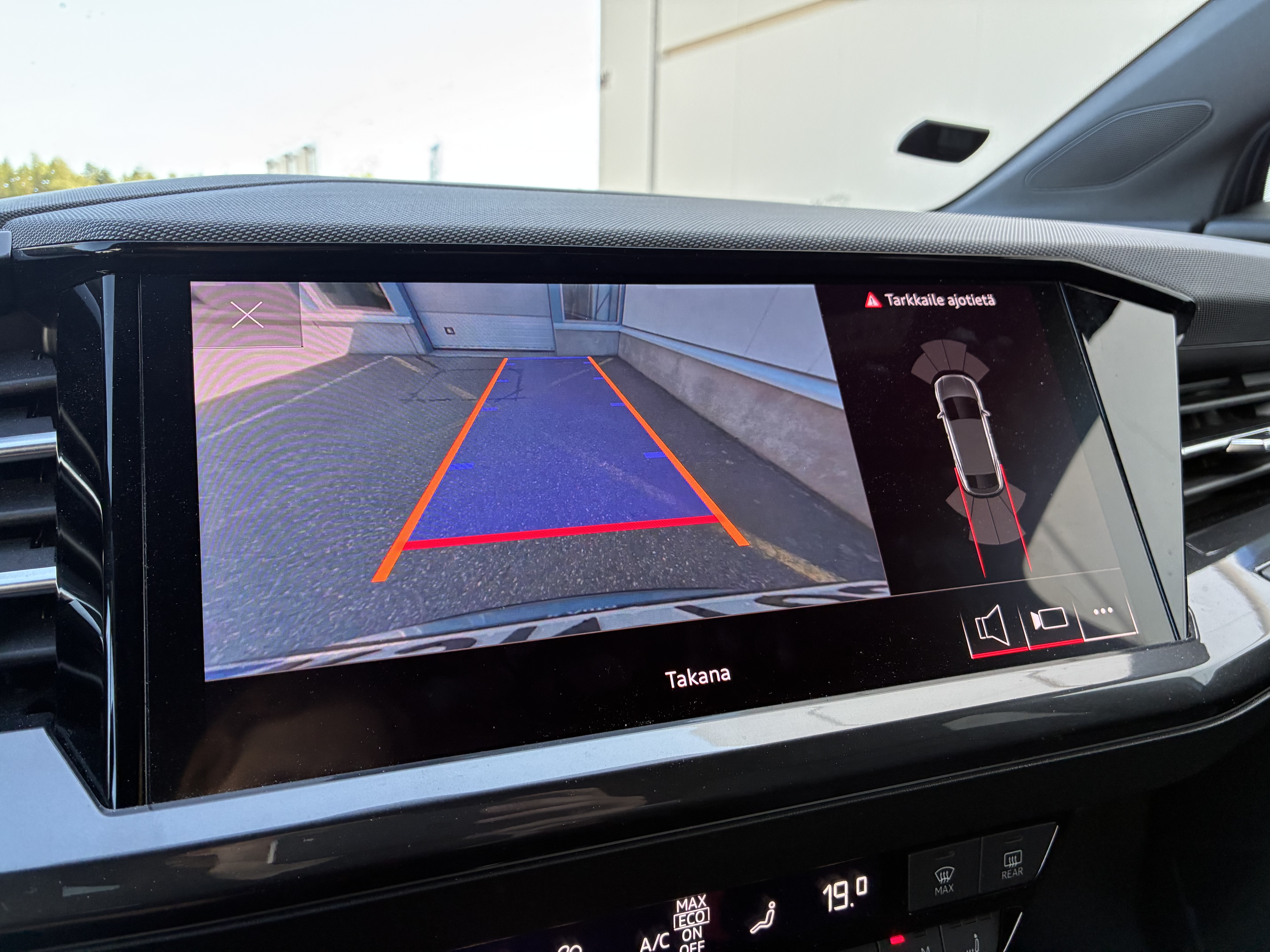 AUDI Q4 e-tron 2022