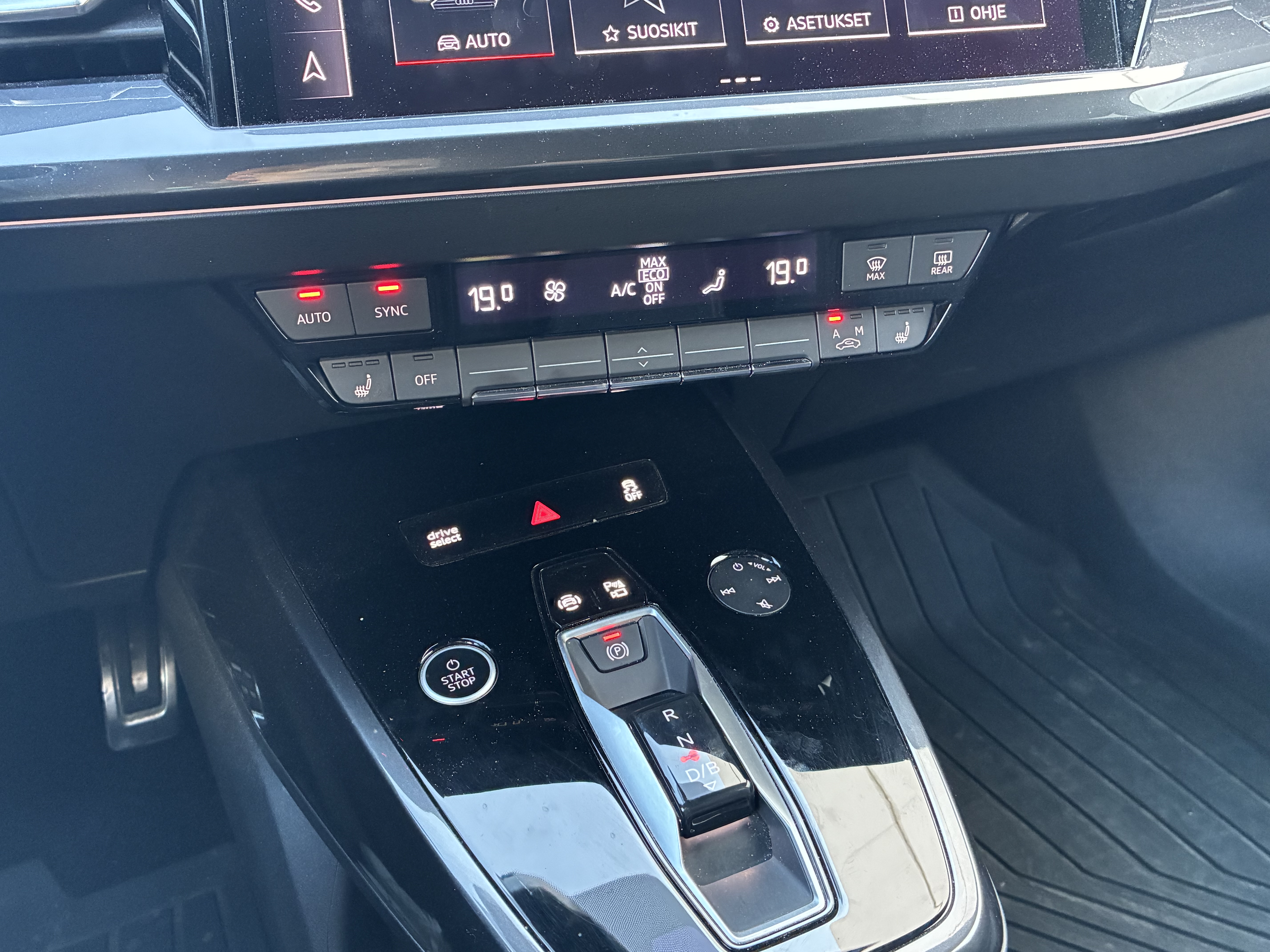 AUDI Q4 e-tron 2022