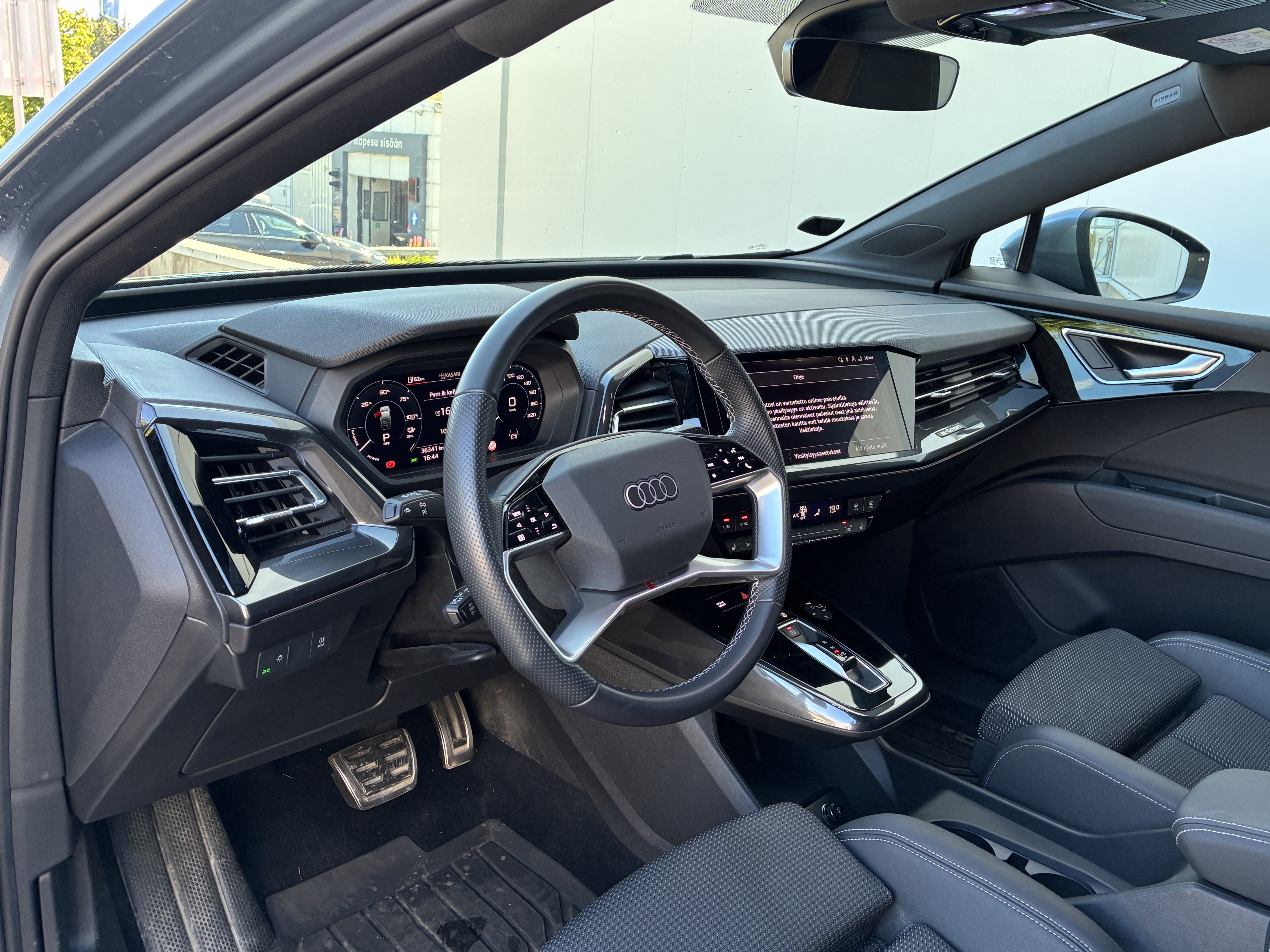 AUDI Q4 e-tron 2022