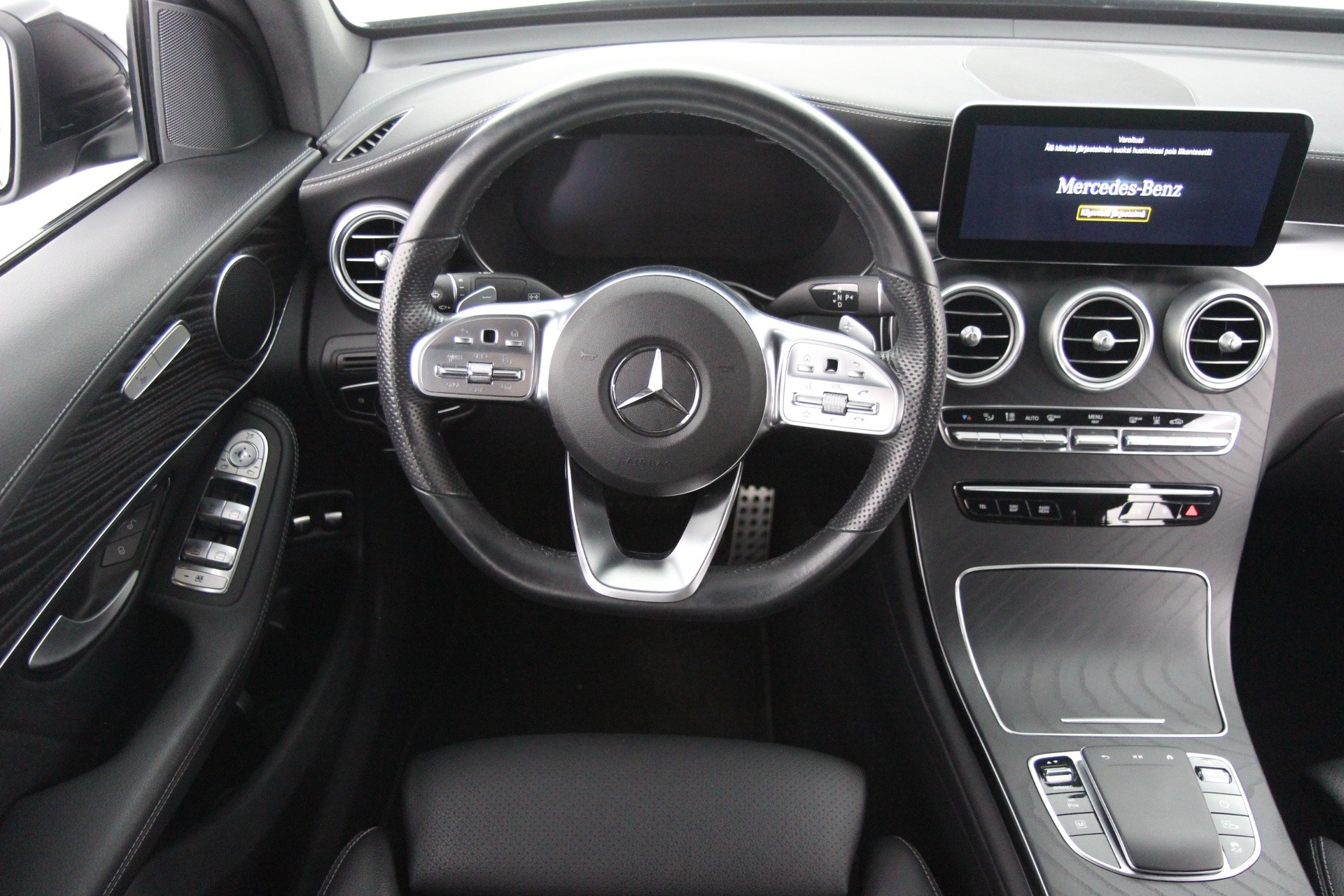 Mercedes-Benz GLC 2023