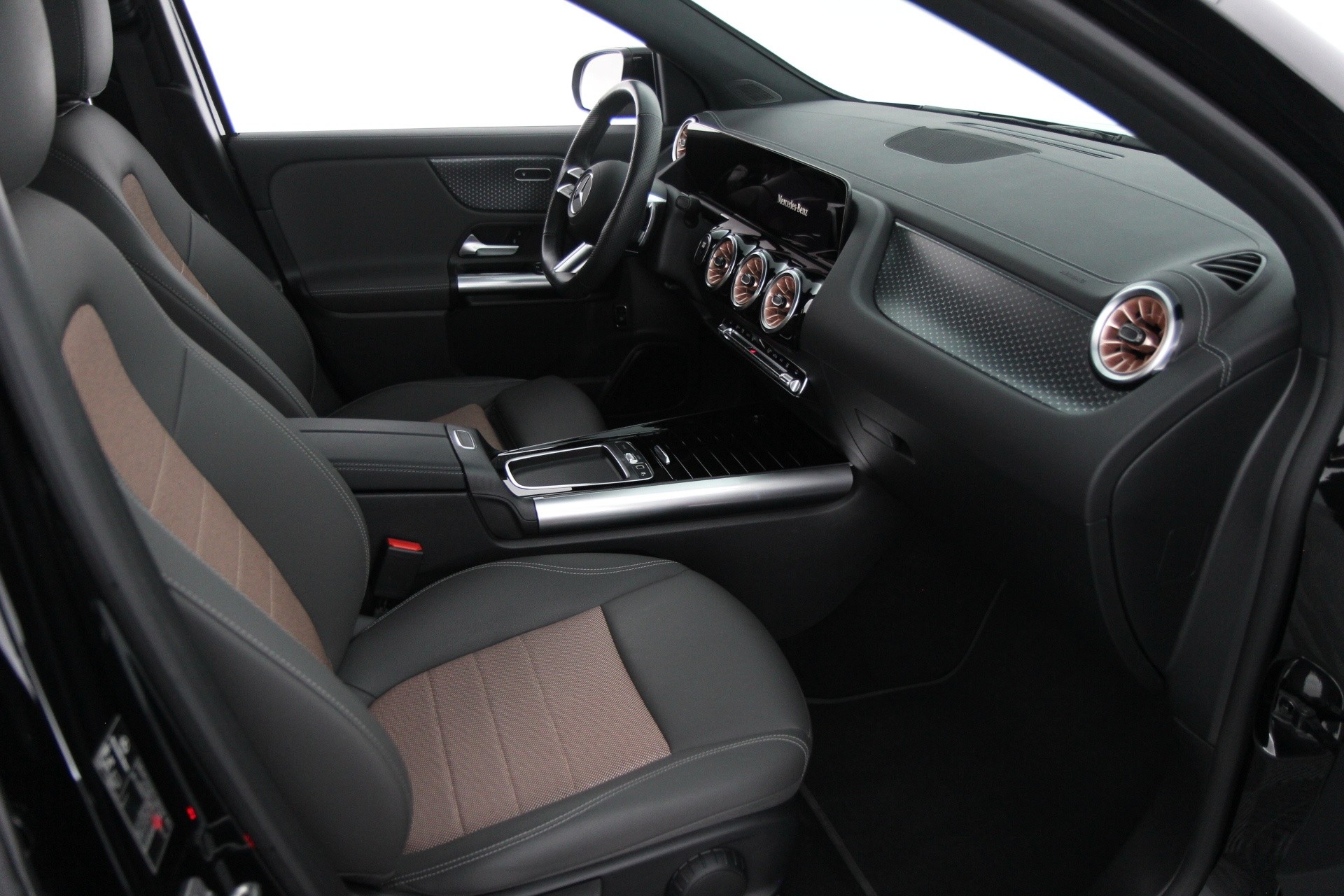 Mercedes-Benz EQA 2024