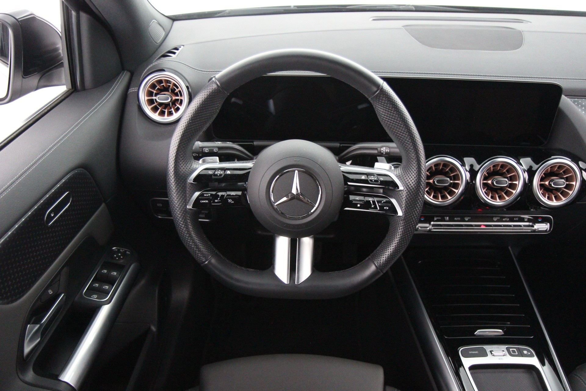 Mercedes-Benz EQA 2024