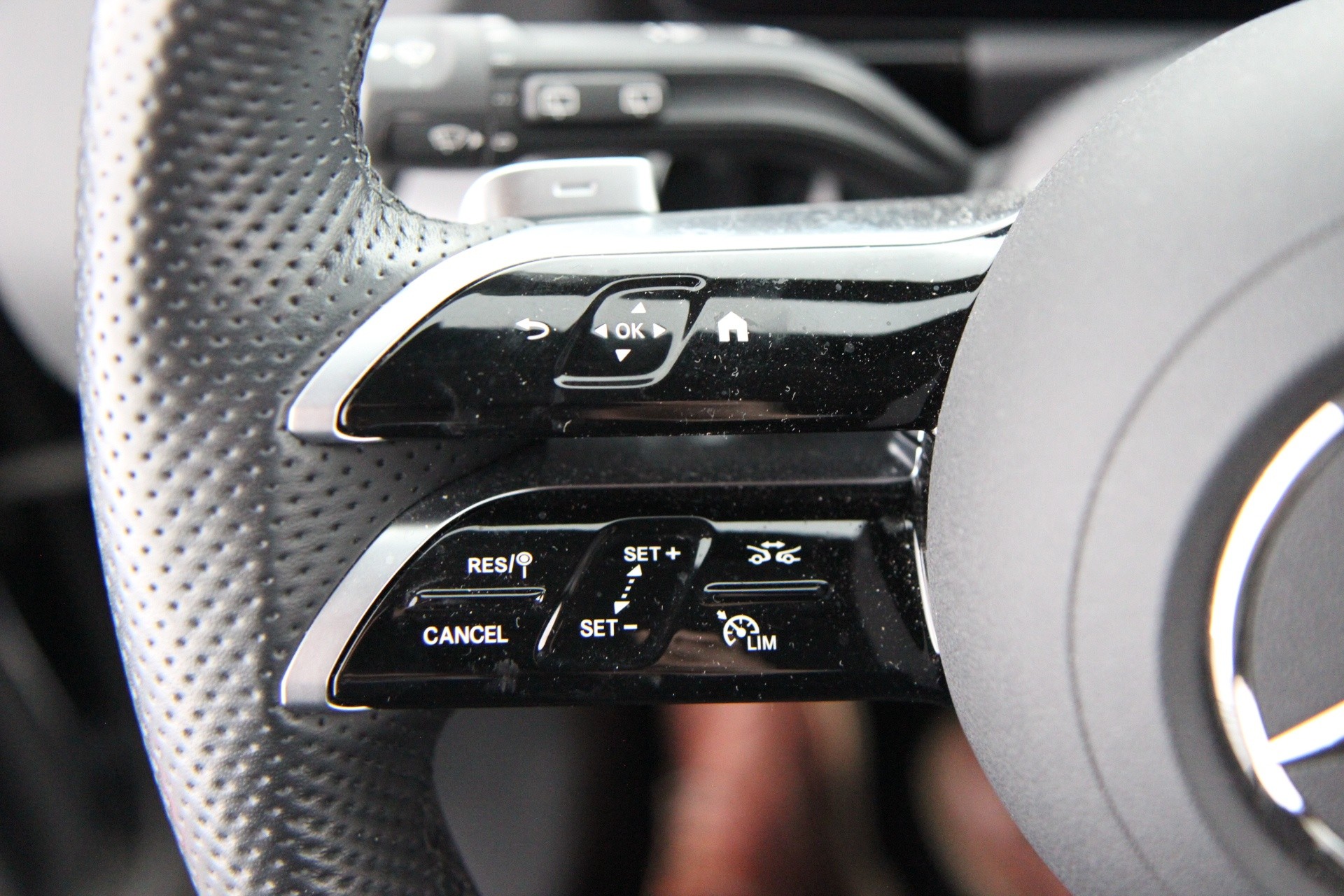 Mercedes-Benz EQA 2024