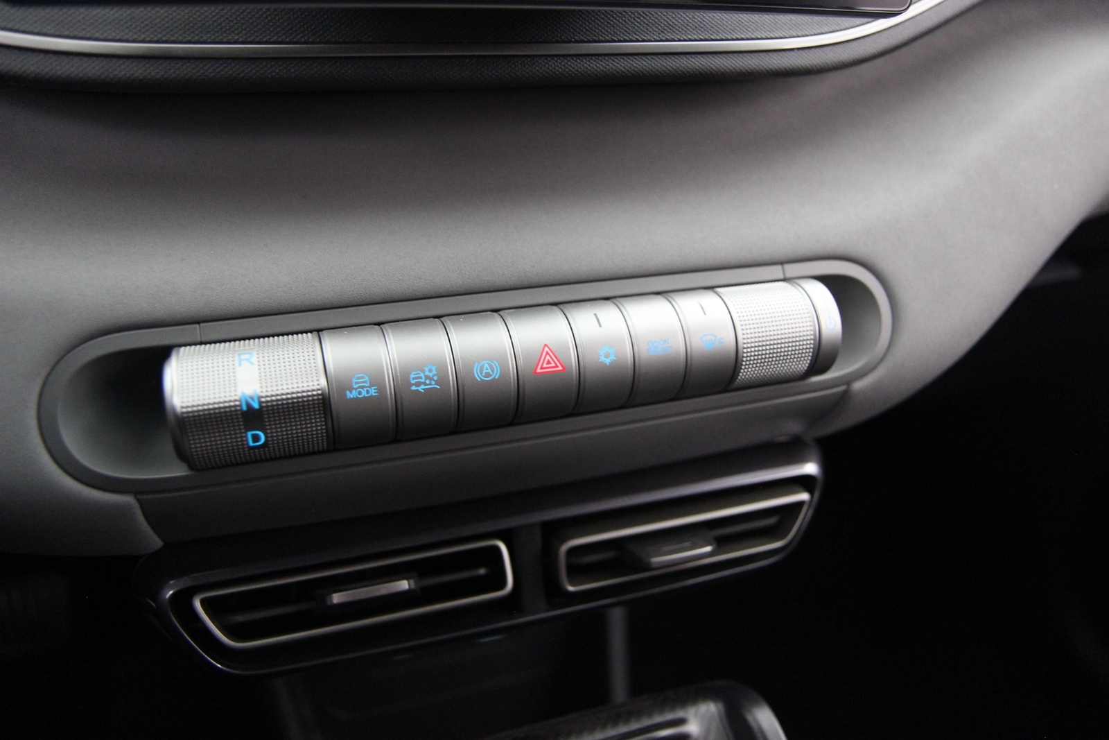 BYD Dolphin Surf 2025