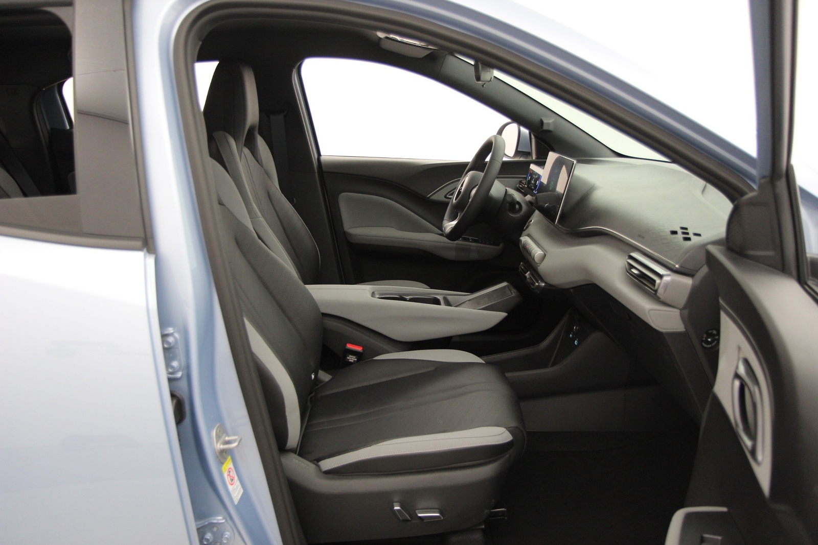 BYD Dolphin Surf 2025