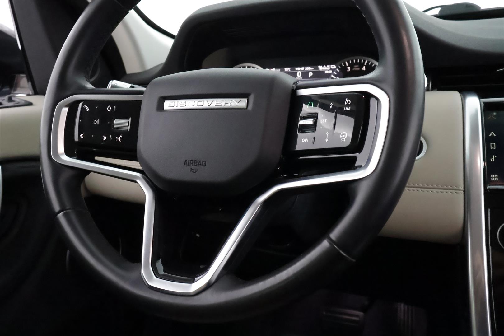 Land Rover Discovery Sport 2021