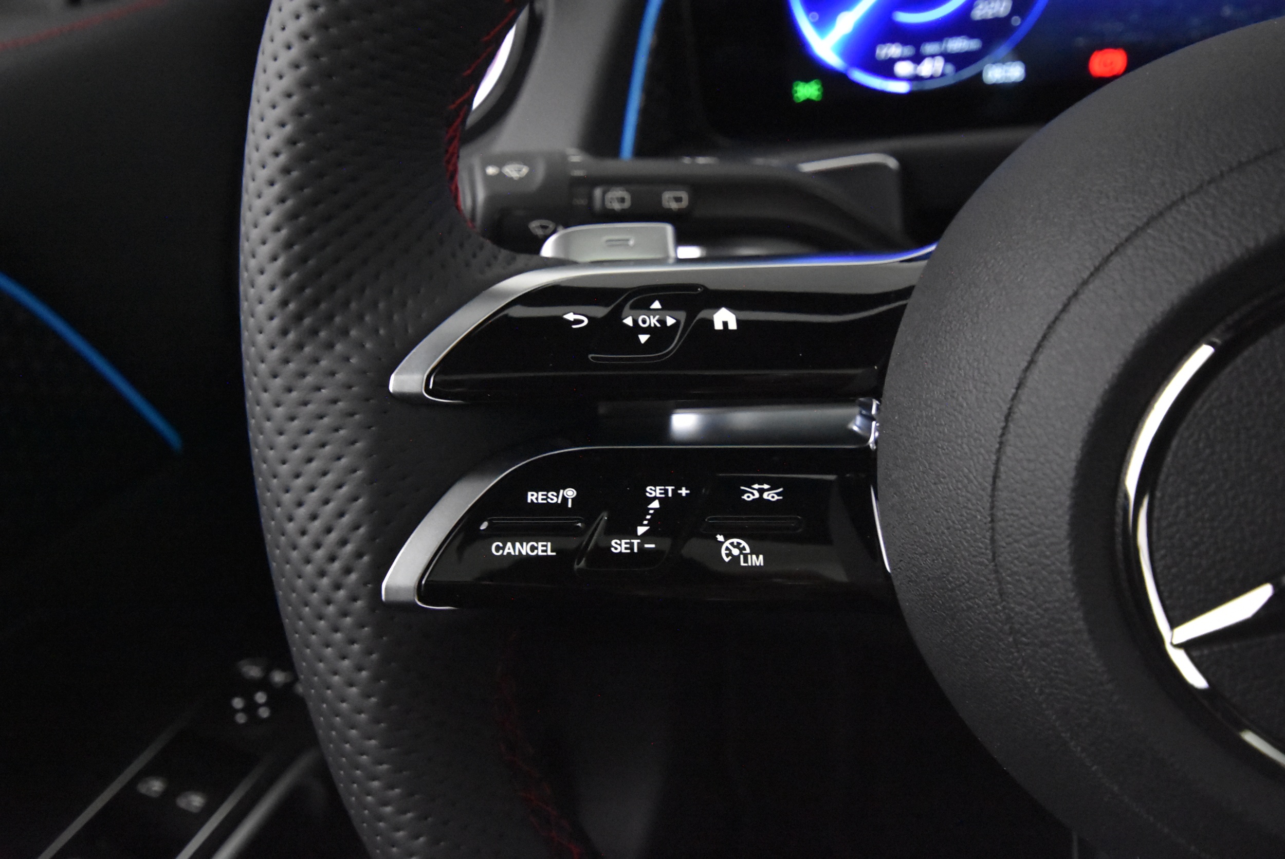 Mercedes-Benz EQB 2024