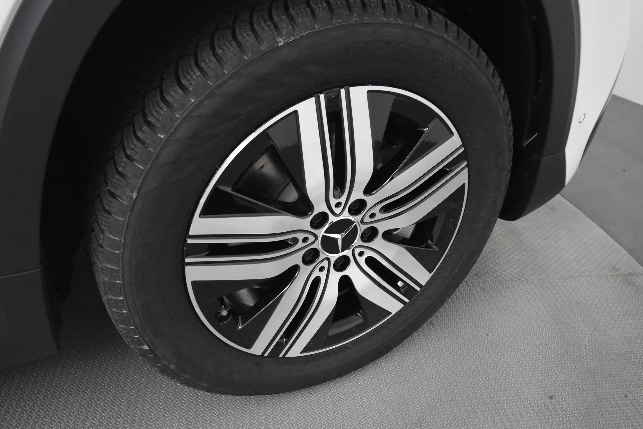 Mercedes-Benz EQB 2024