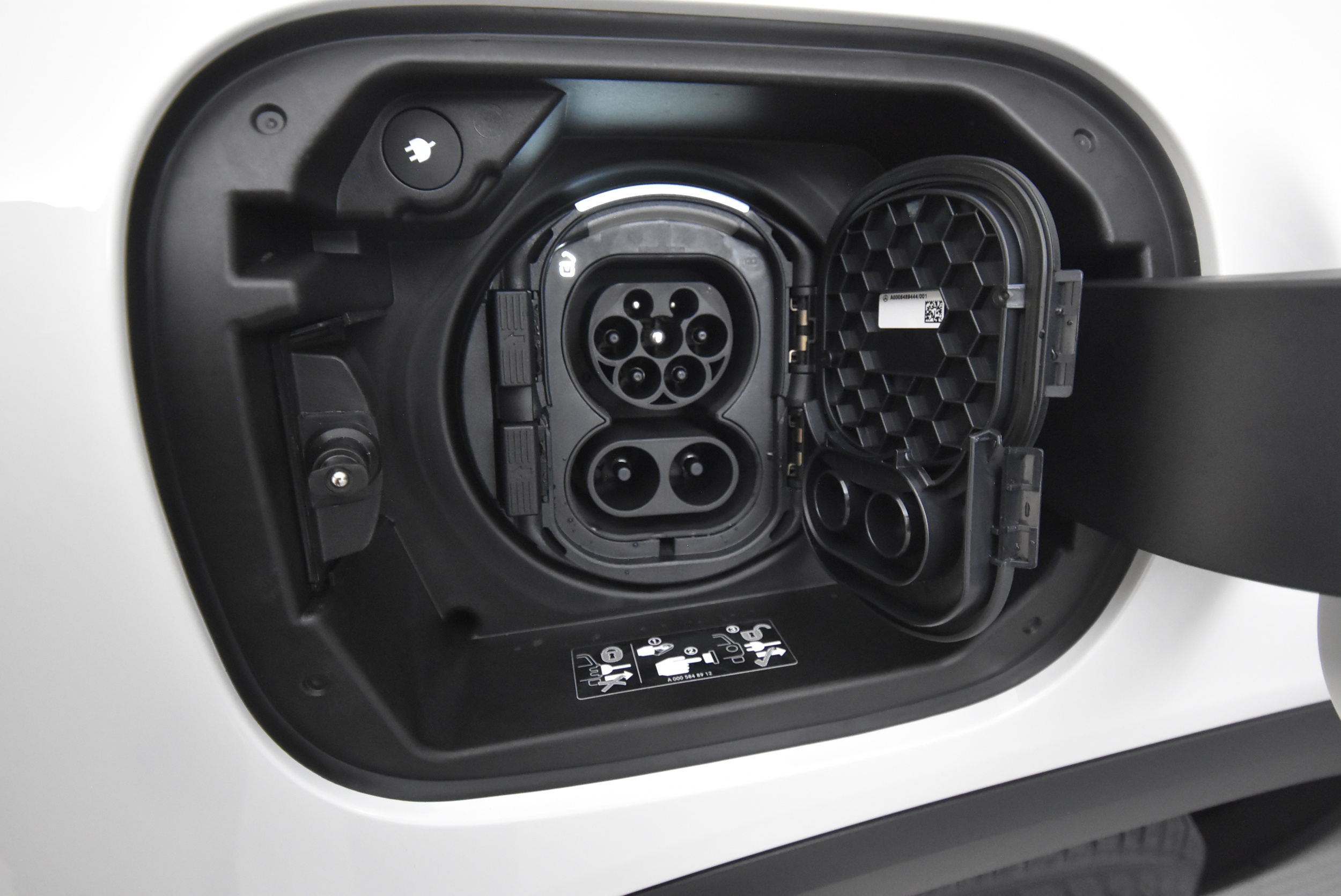 Mercedes-Benz EQB 2024