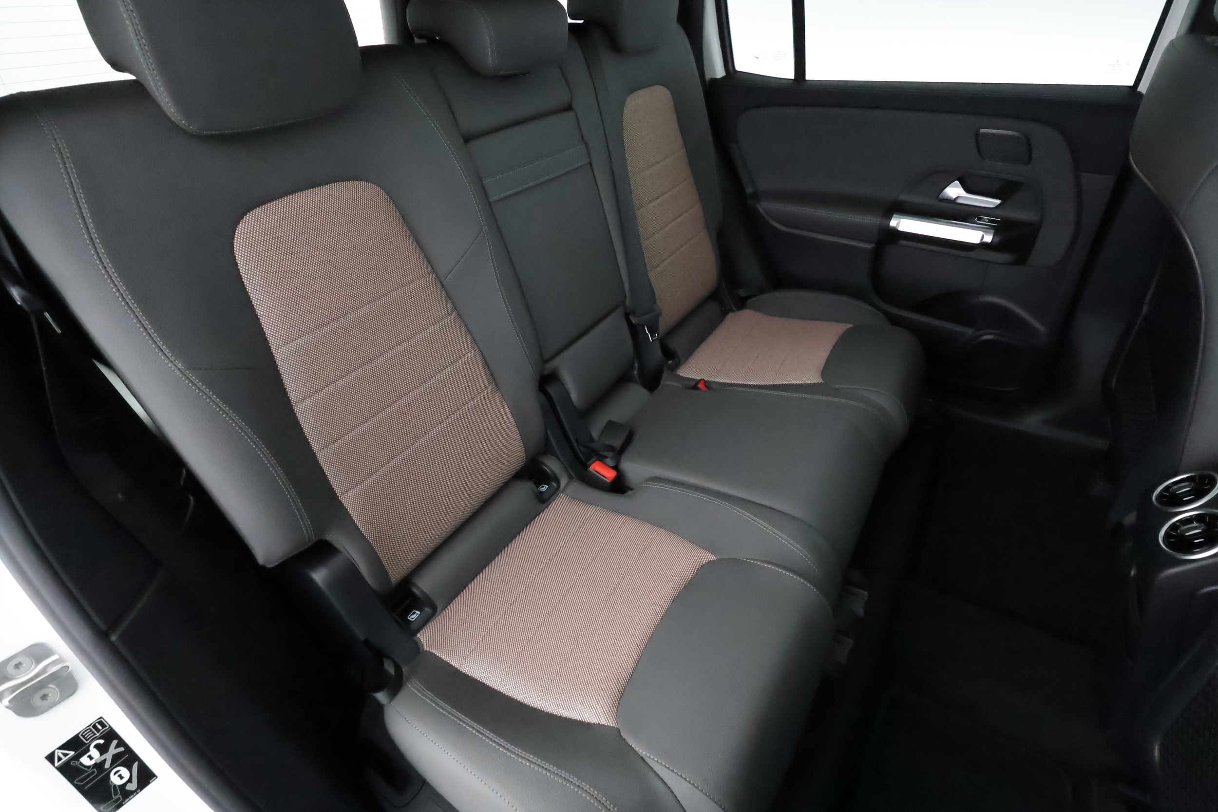 Mercedes-Benz EQB 2025