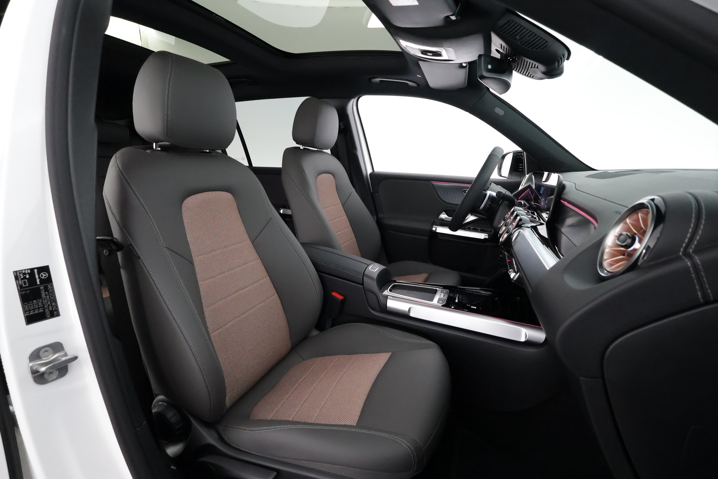 Mercedes-Benz EQB 2025