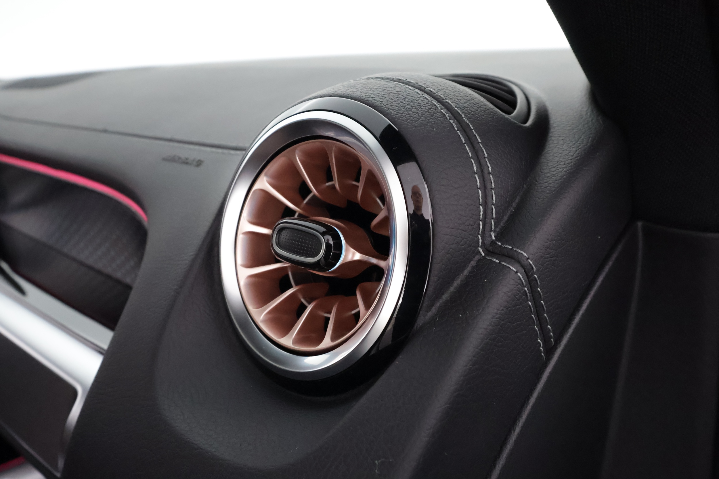 Mercedes-Benz EQB 2025