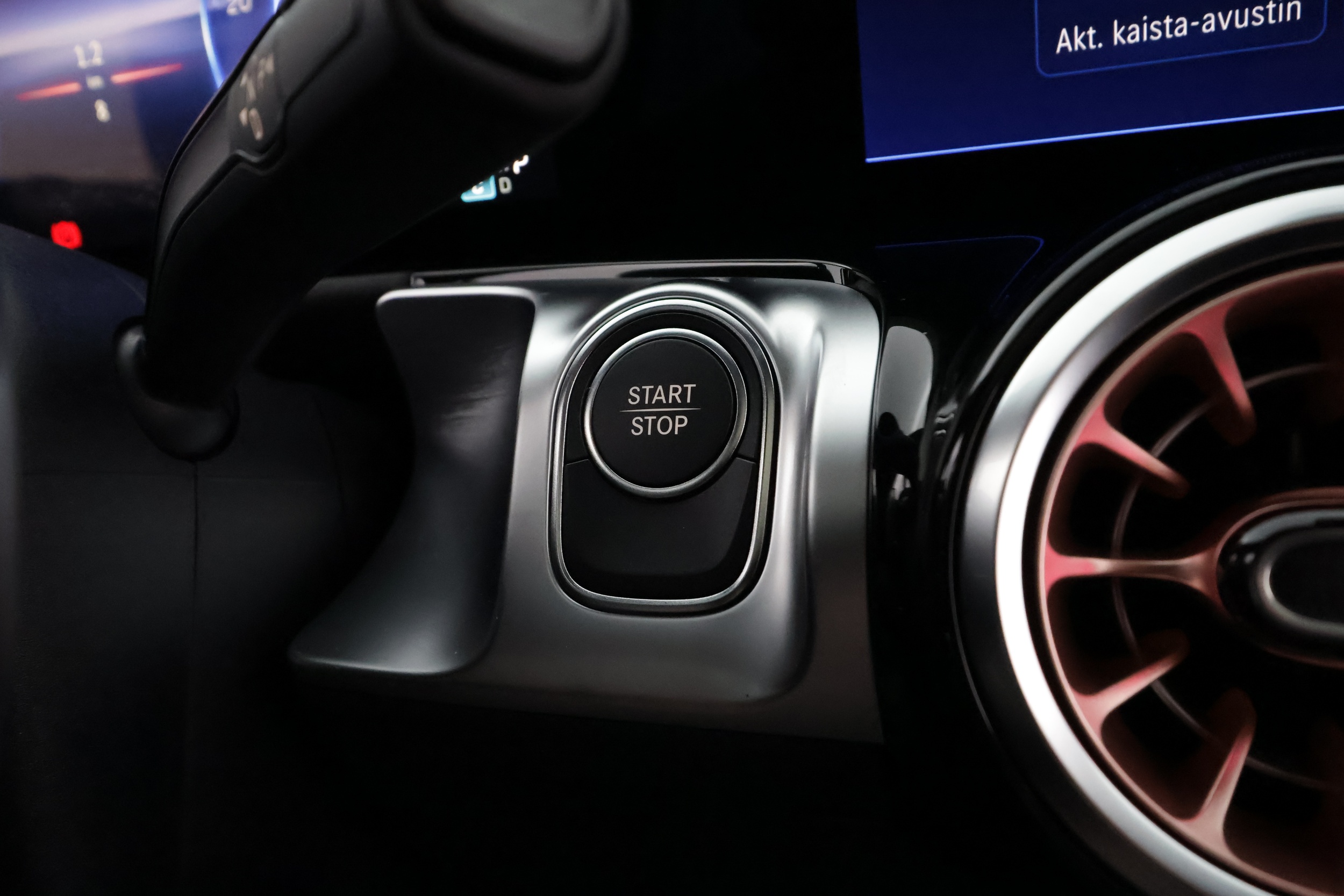 Mercedes-Benz EQB 2025