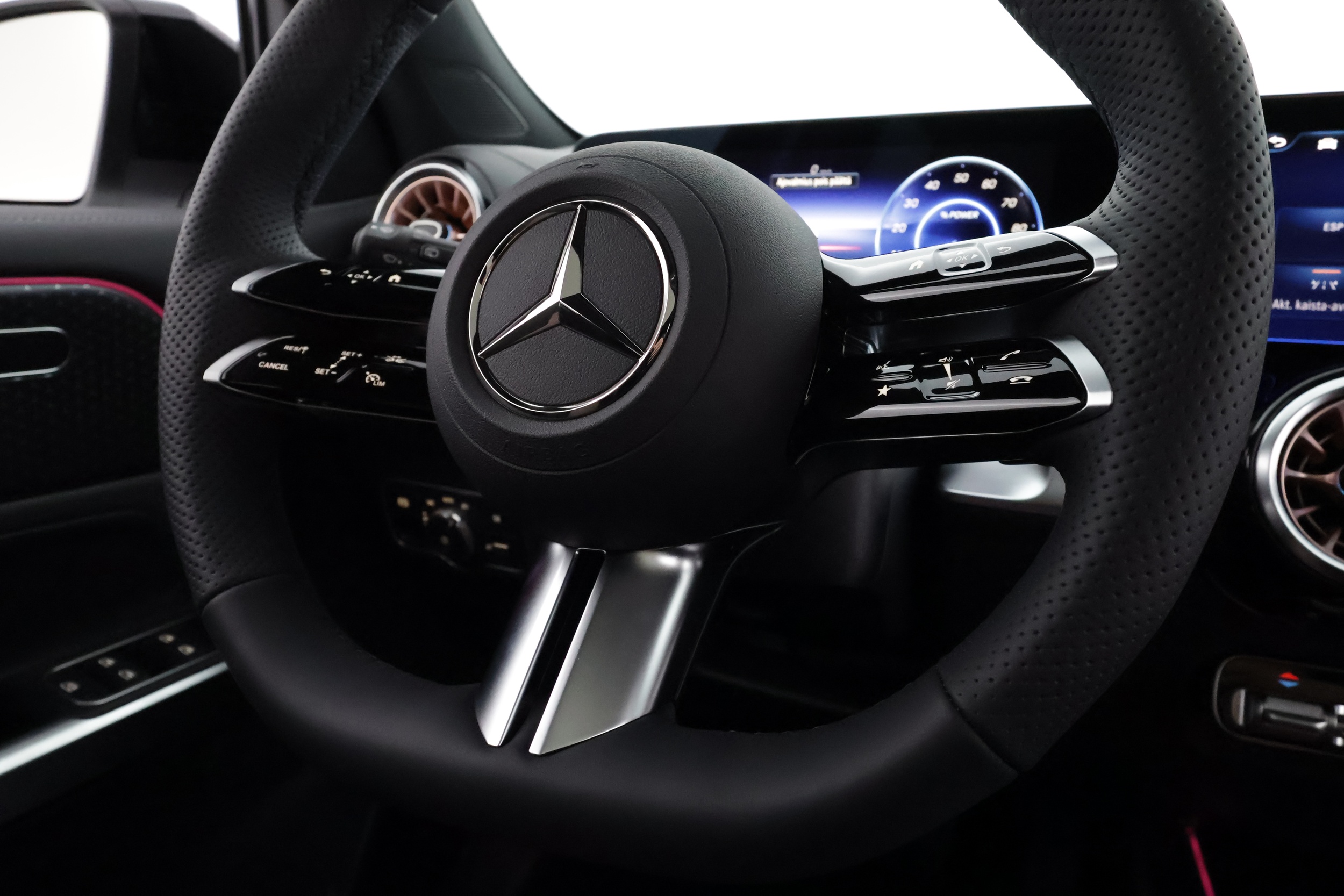 Mercedes-Benz EQB 2025