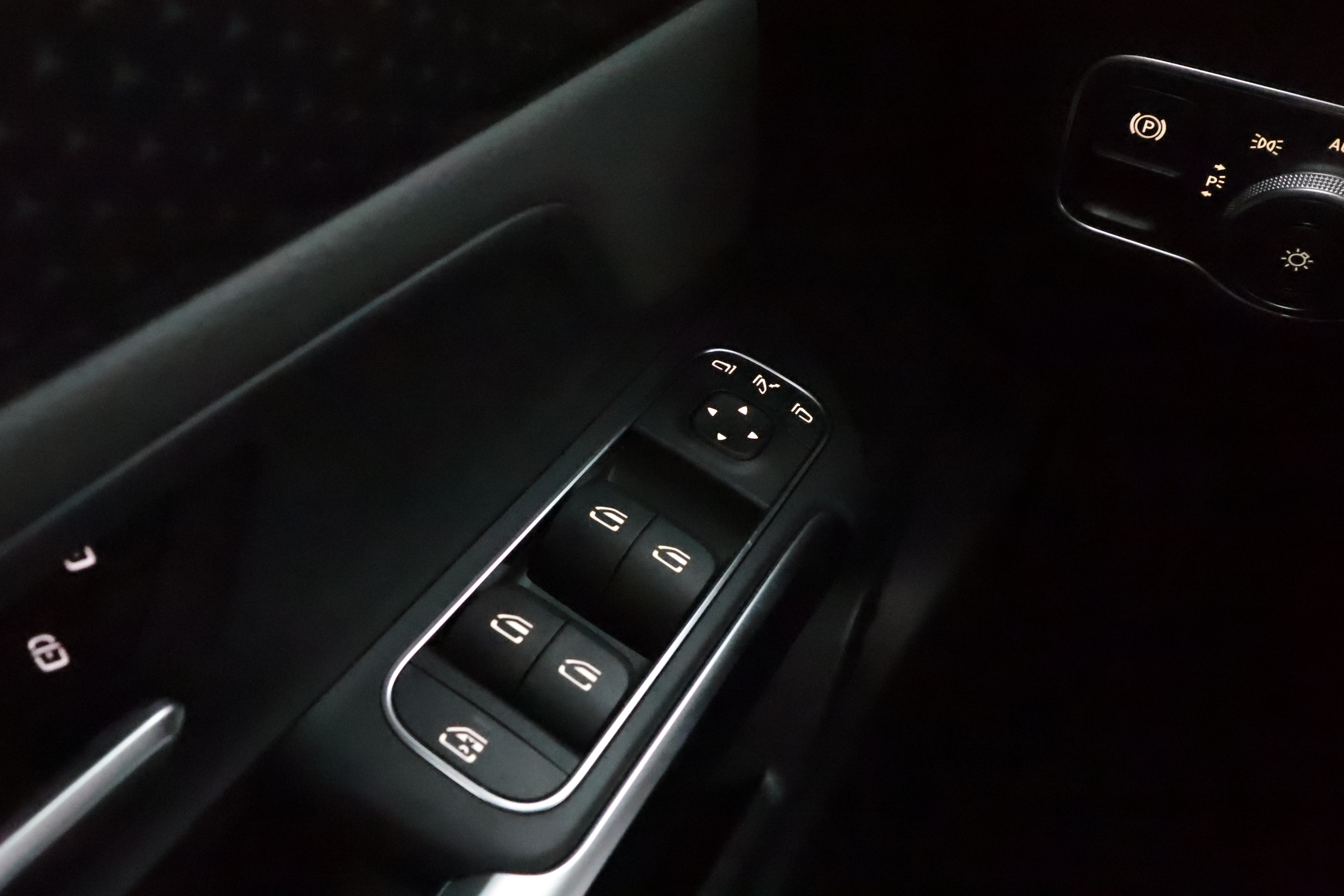 Mercedes-Benz EQB 2025