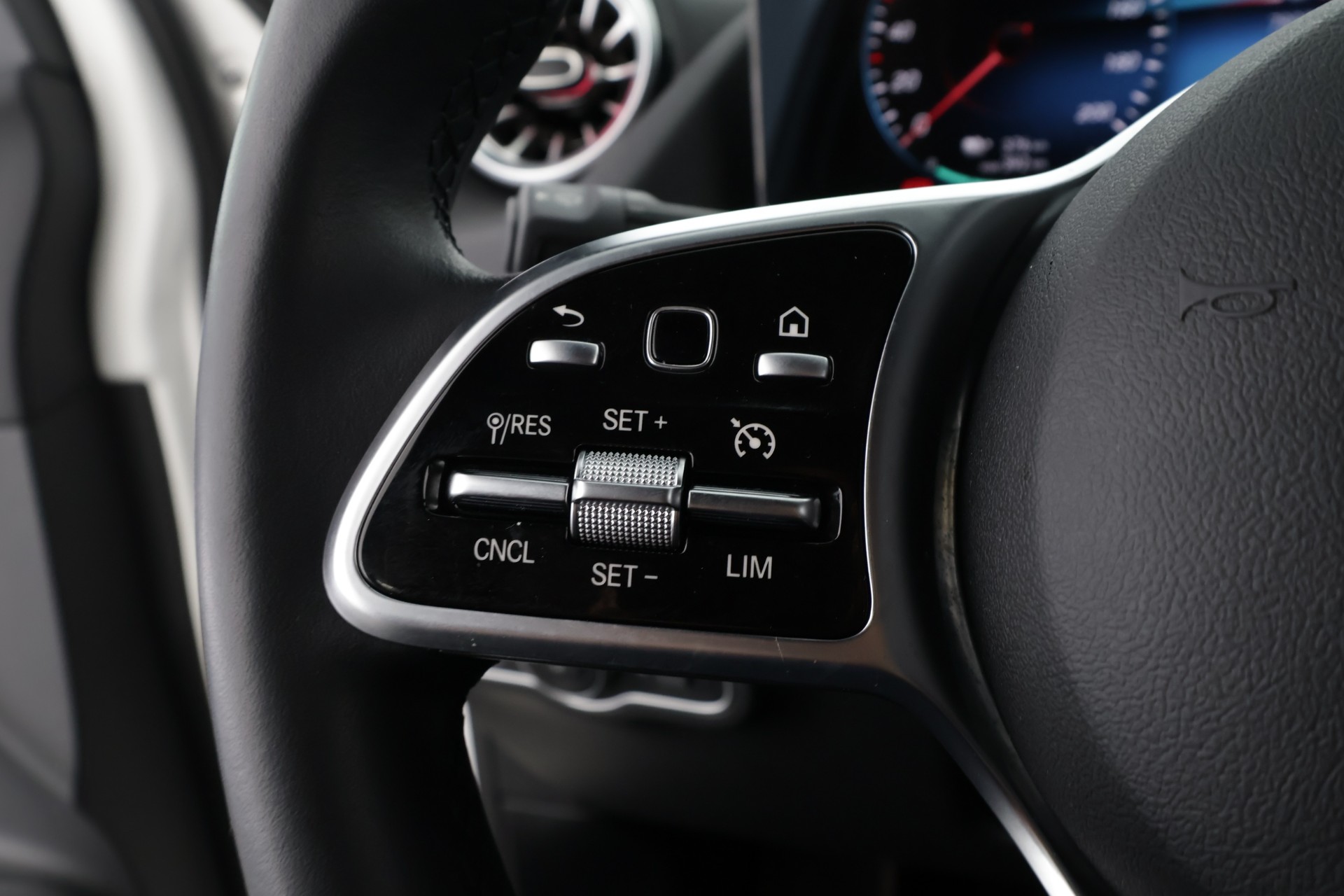 Mercedes-Benz EQA 2023