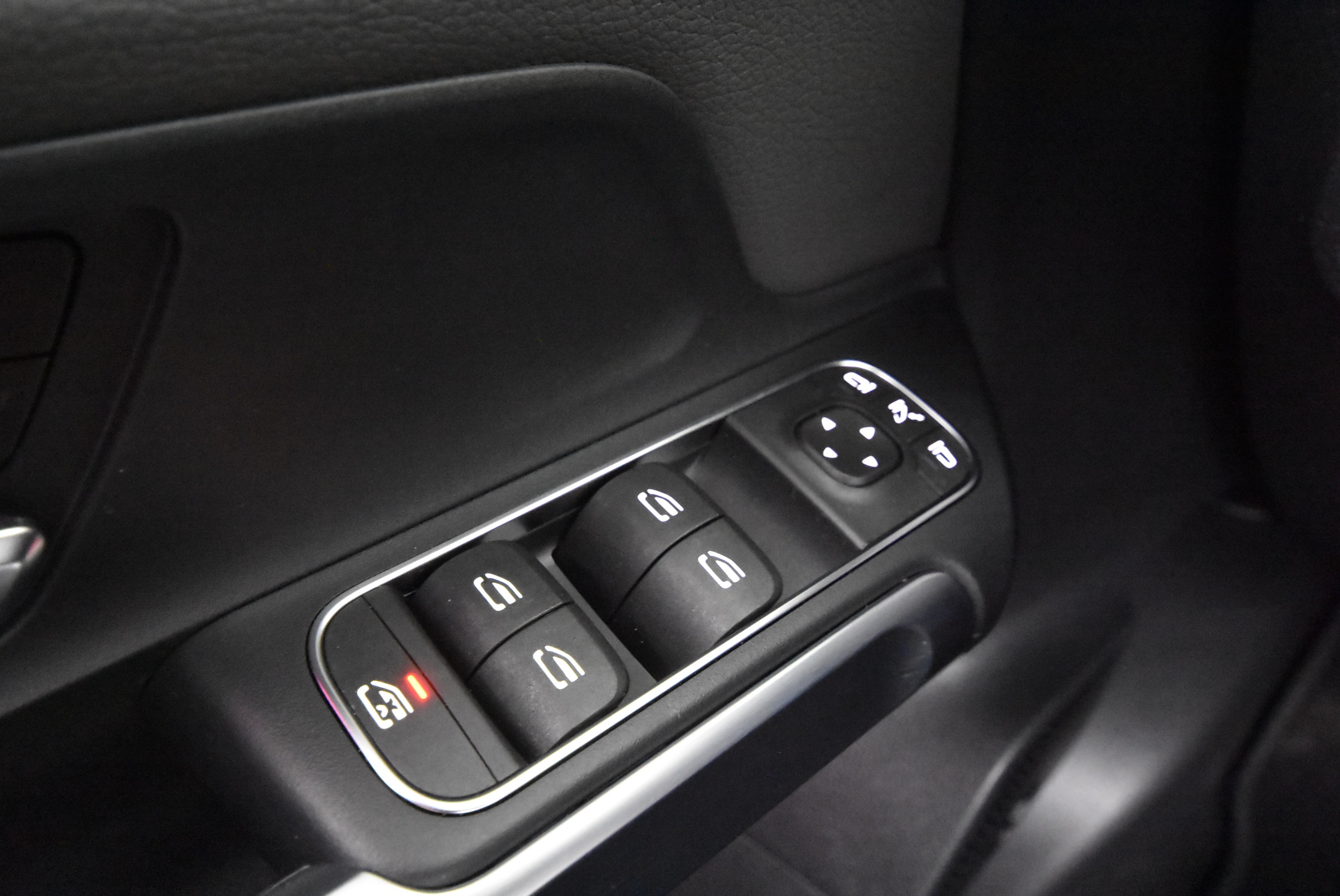 Mercedes-Benz EQB 2025