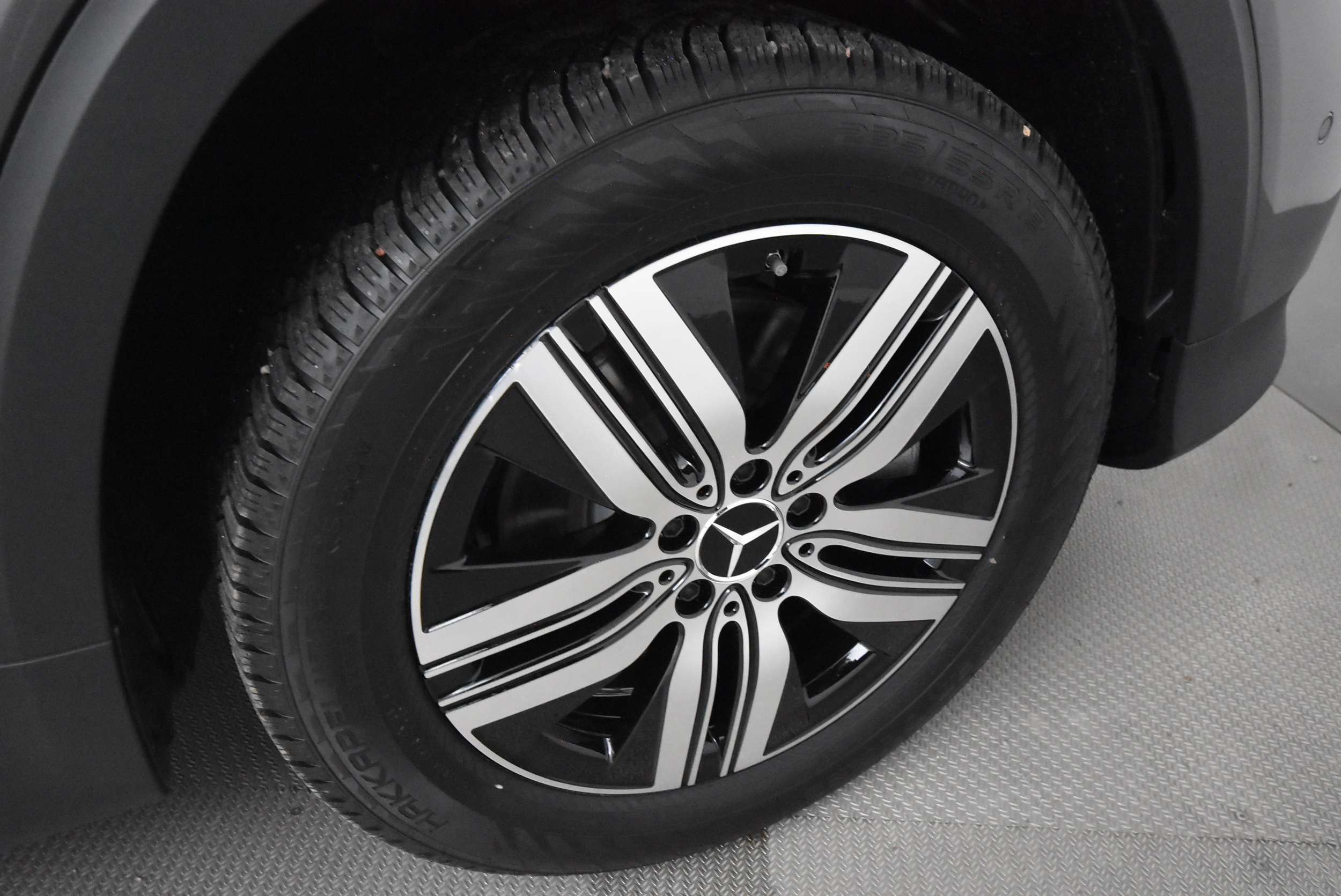 Mercedes-Benz EQB 2025