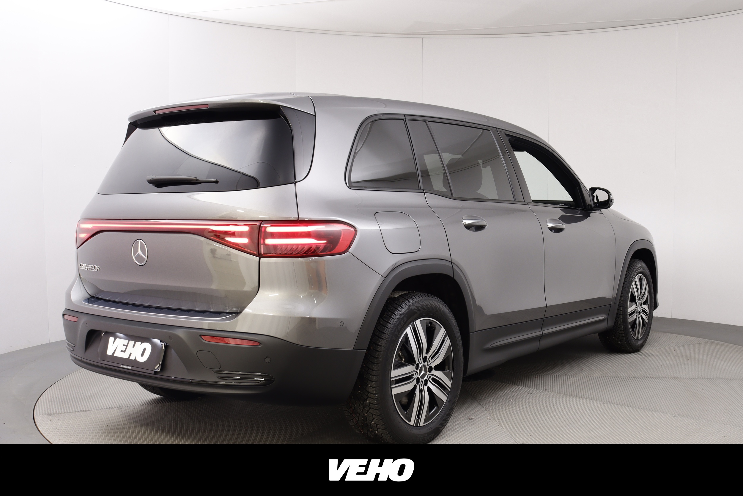 Mercedes-Benz EQB 2025