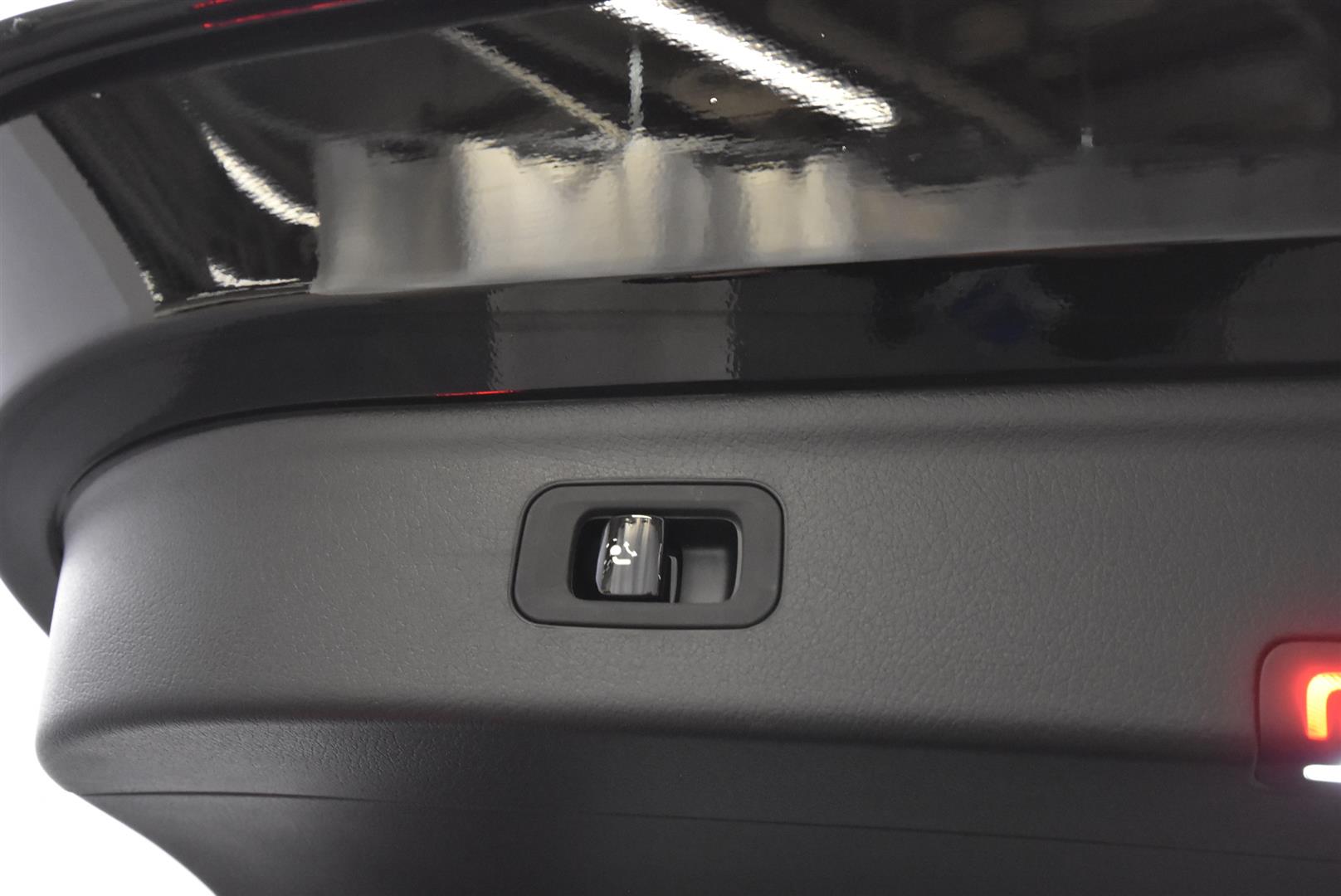 Mercedes-Benz EQE SUV 2025