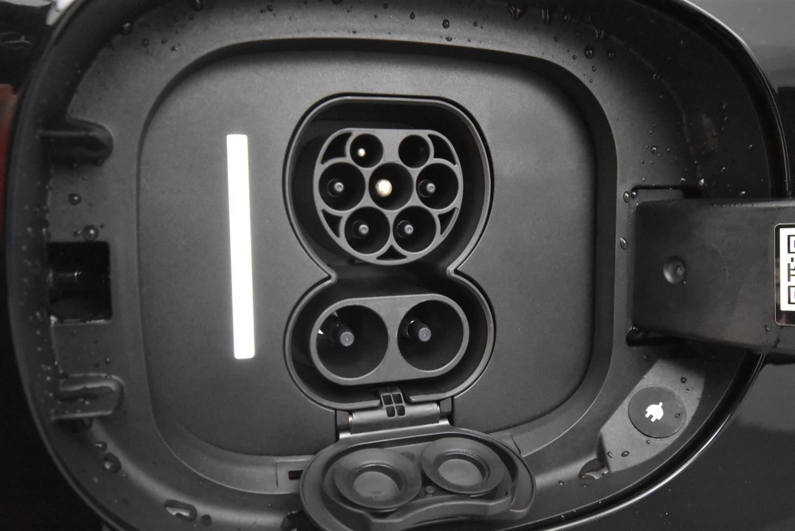 Mercedes-Benz EQE SUV 2025