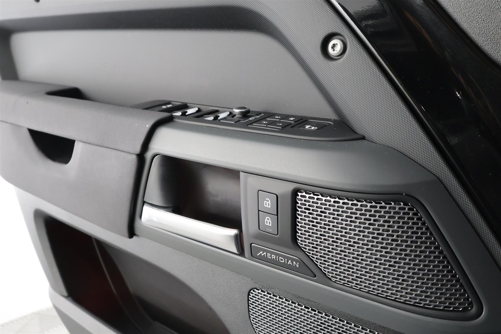 Land Rover Defender 2022