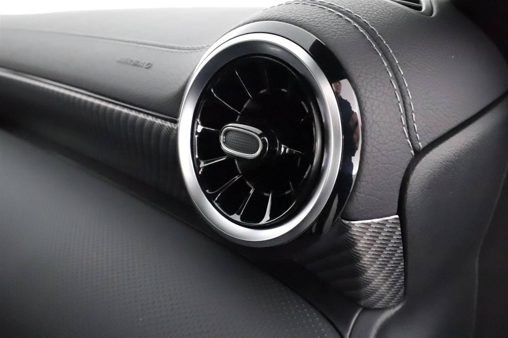 Mercedes-Benz CLA 2025