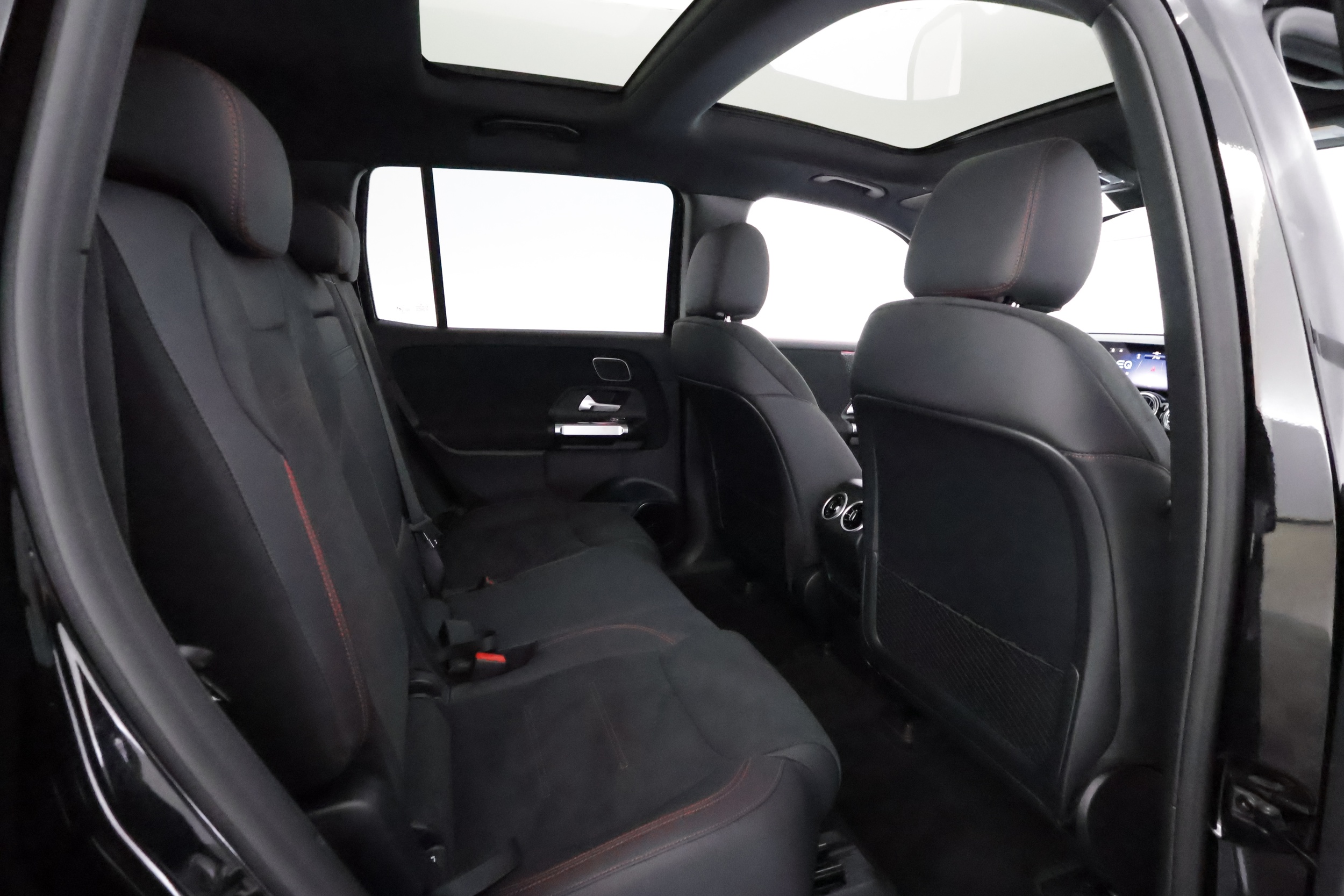 Mercedes-Benz EQB 2025