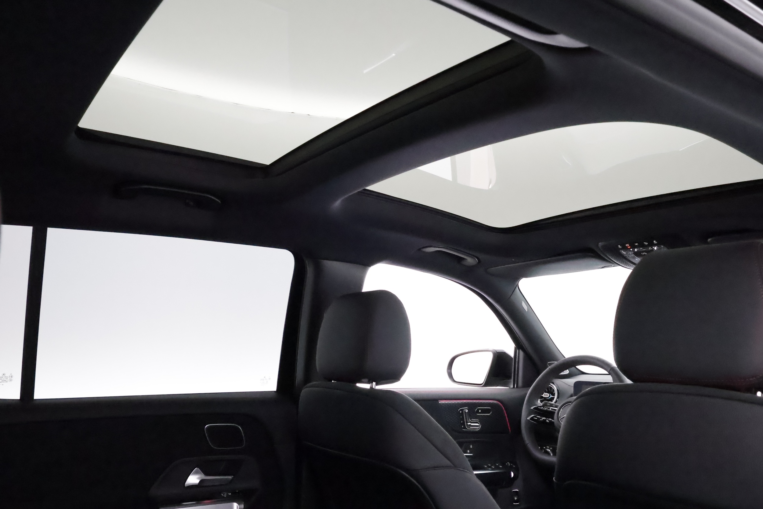 Mercedes-Benz EQB 2025