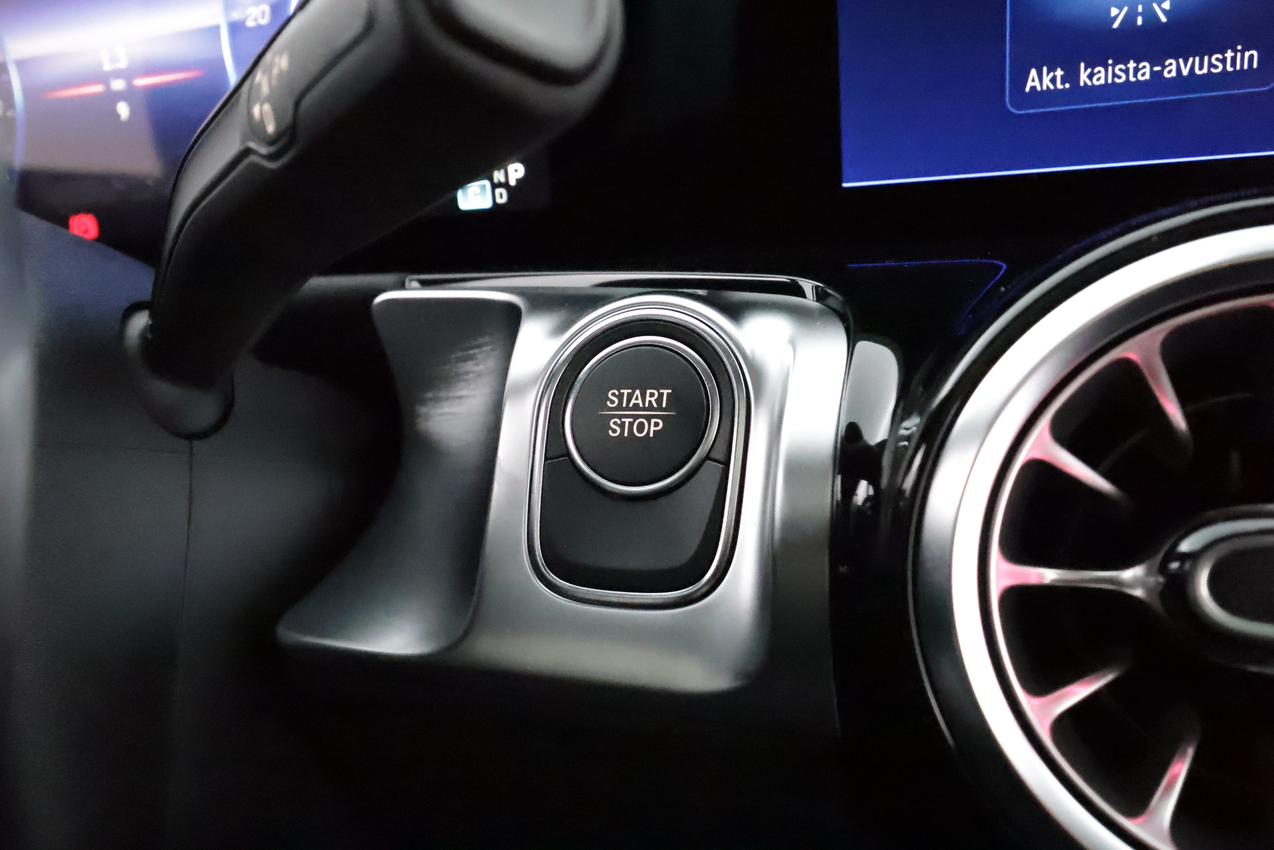 Mercedes-Benz EQB 2025