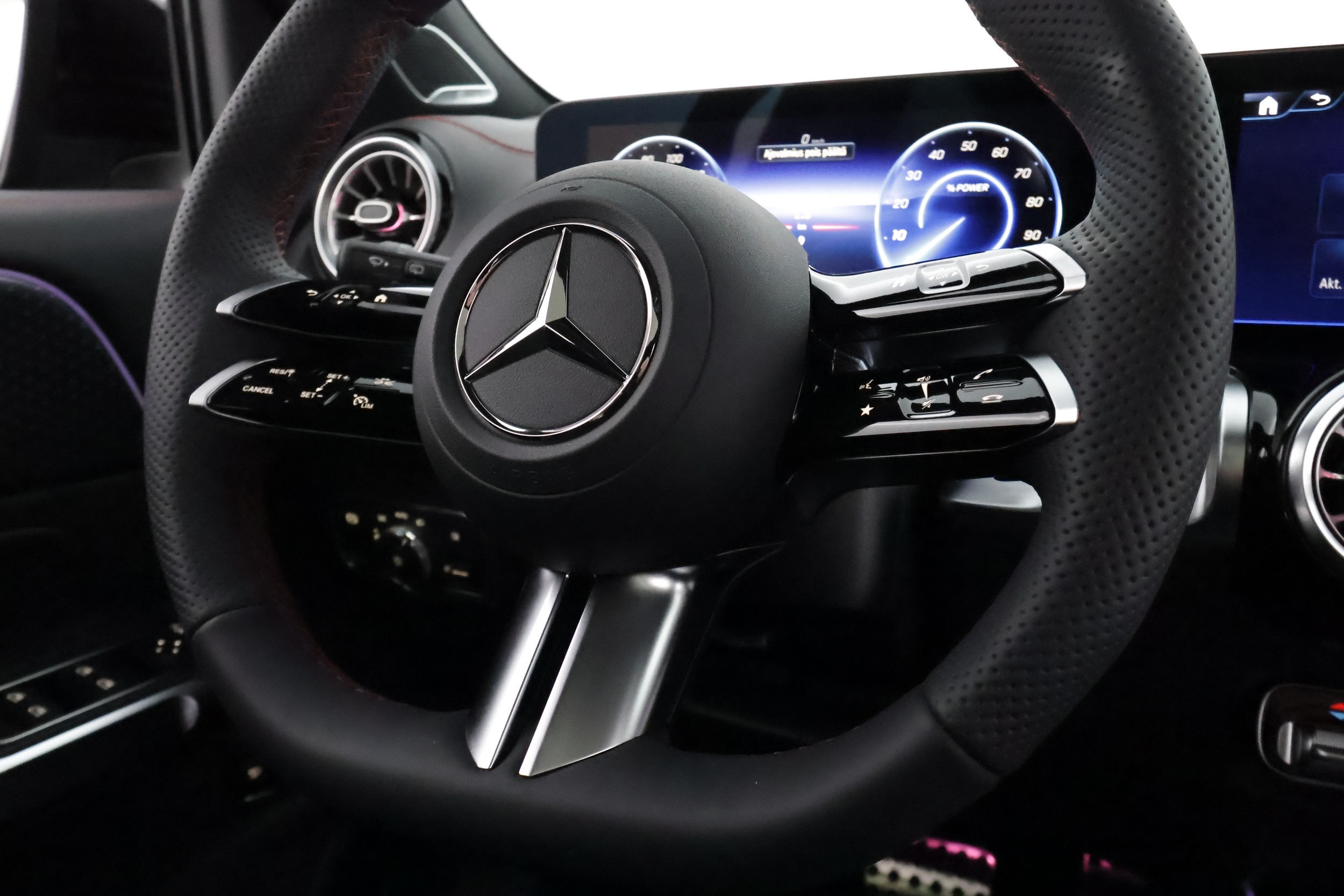 Mercedes-Benz EQB 2025