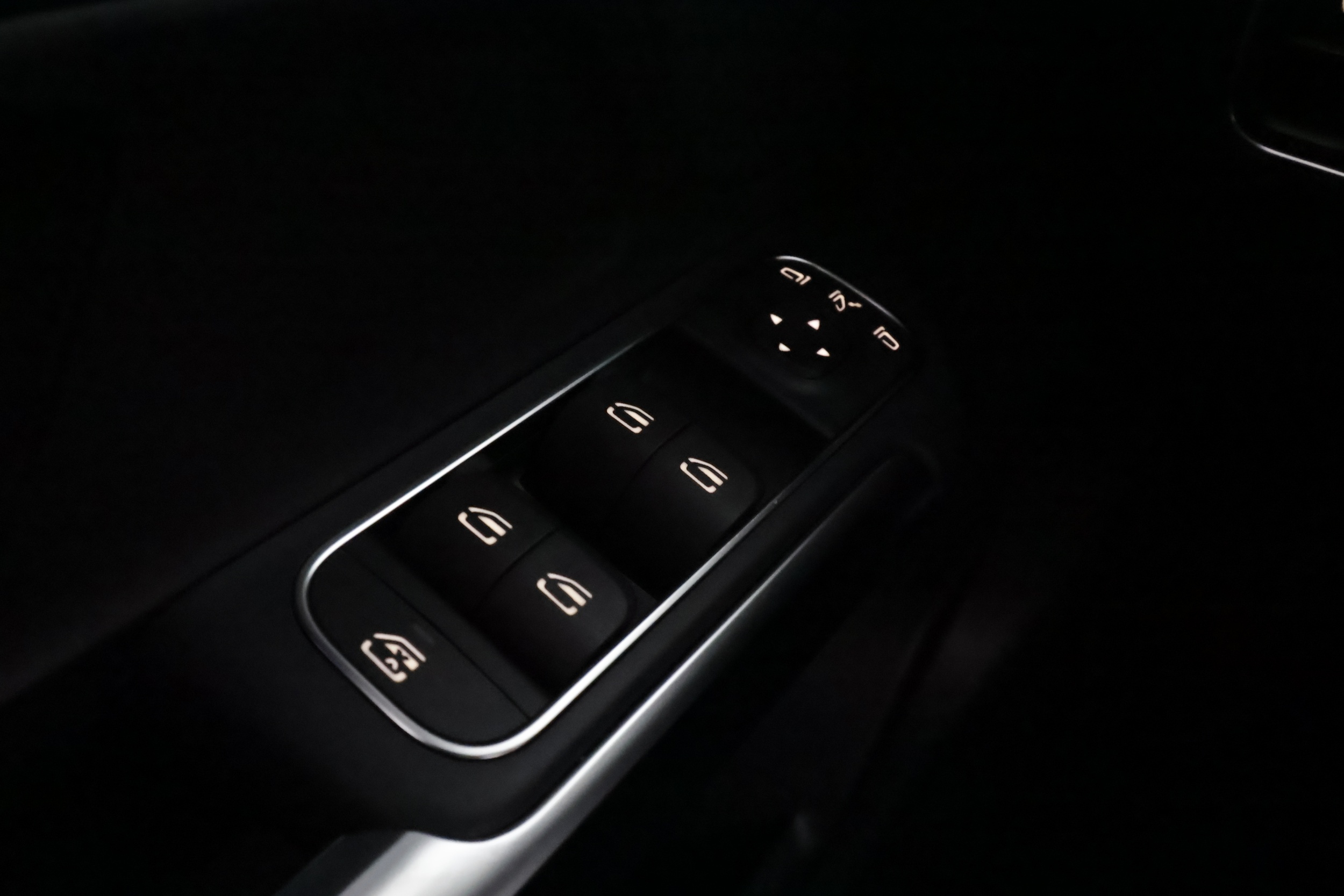 Mercedes-Benz EQB 2025