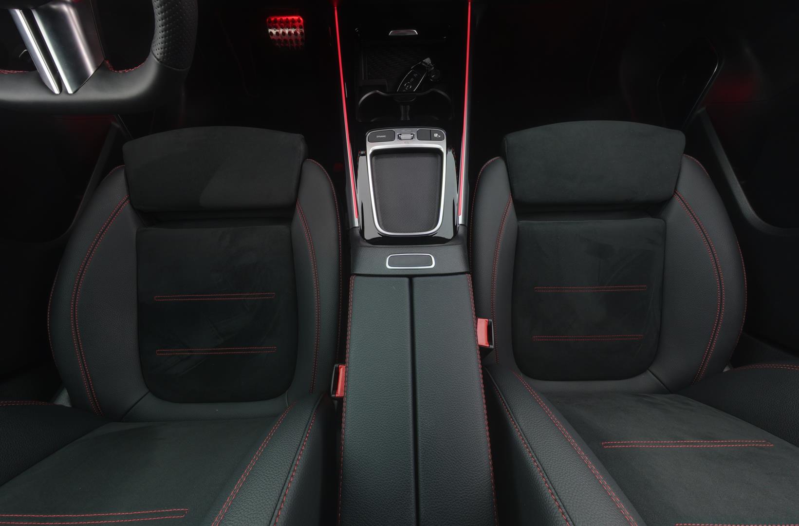 Mercedes-Benz EQB 2025
