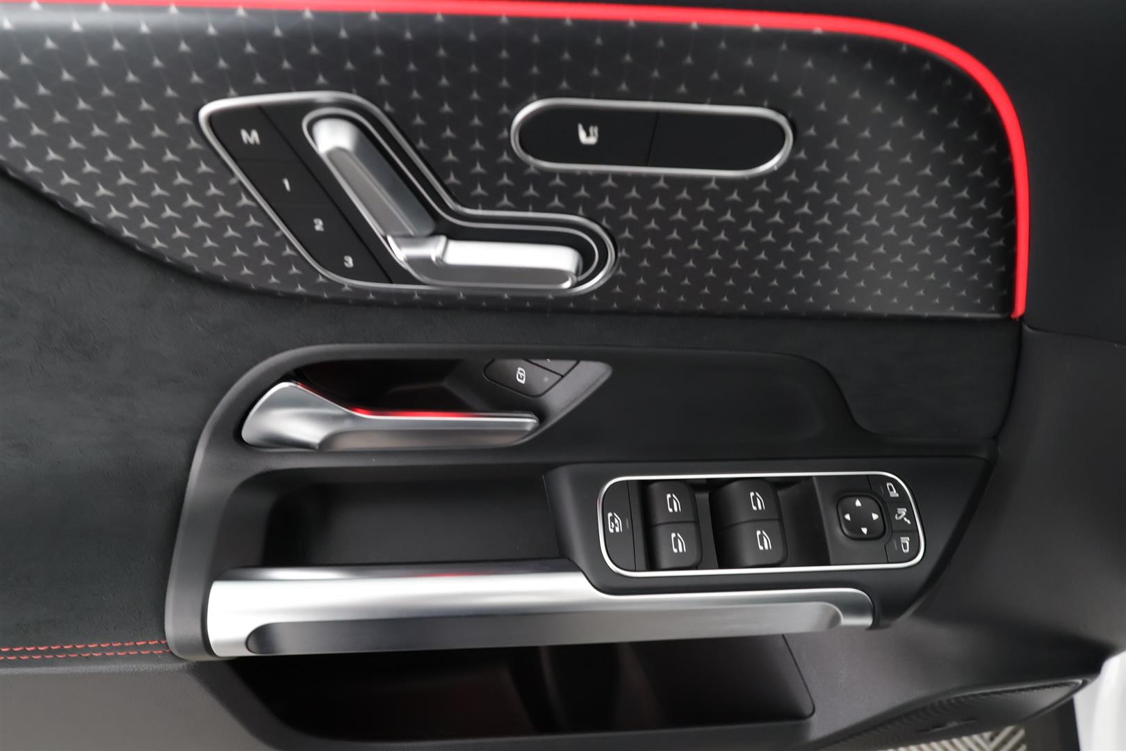 Mercedes-Benz EQB 2025