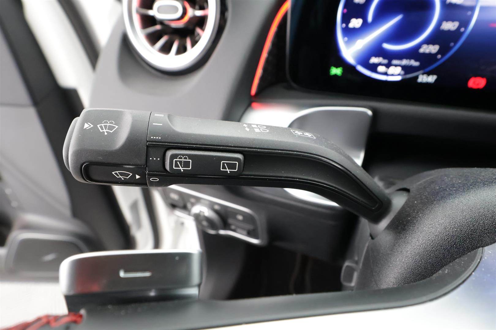 Mercedes-Benz EQB 2025