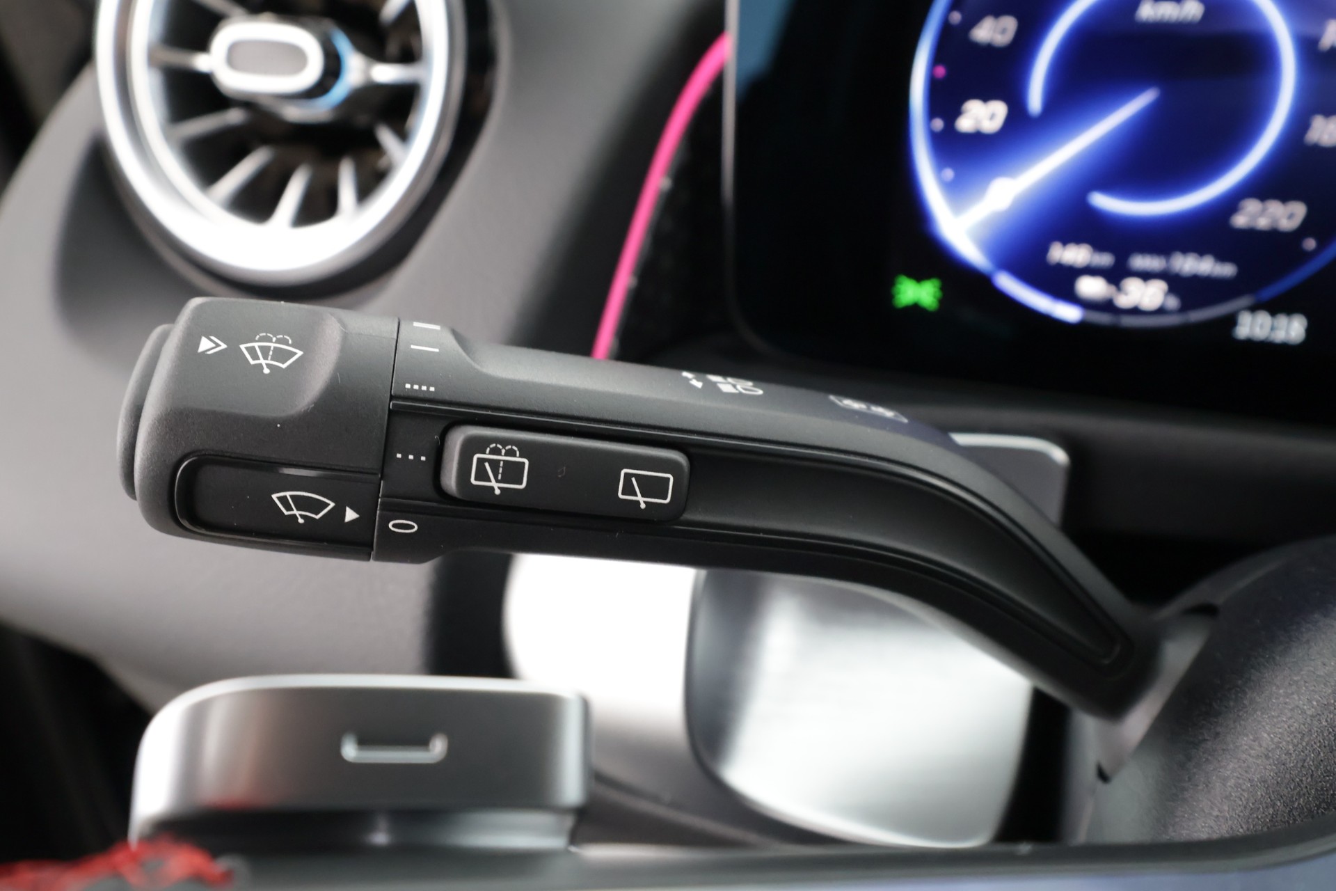 Mercedes-Benz EQB 2025