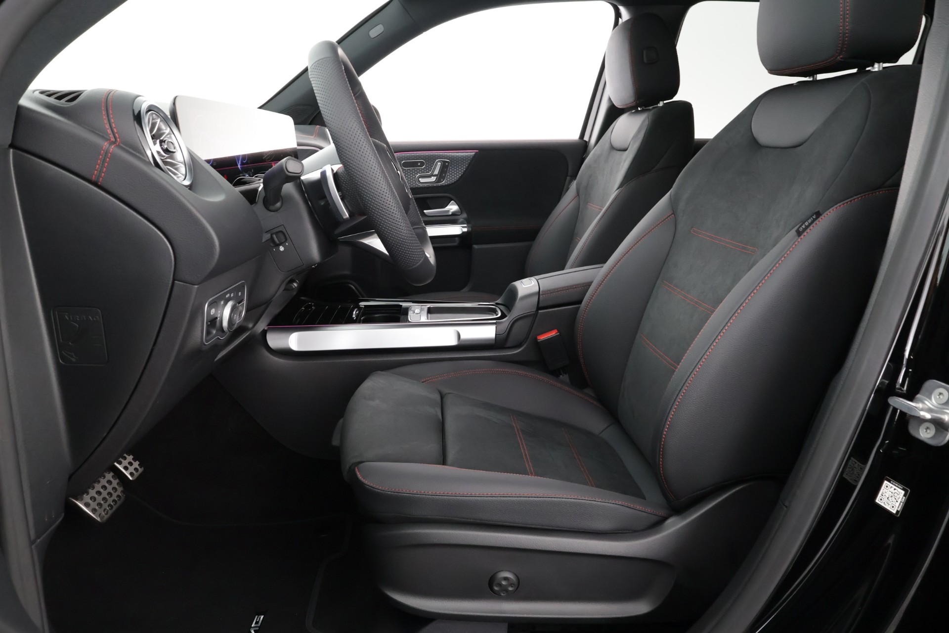 Mercedes-Benz EQB 2025