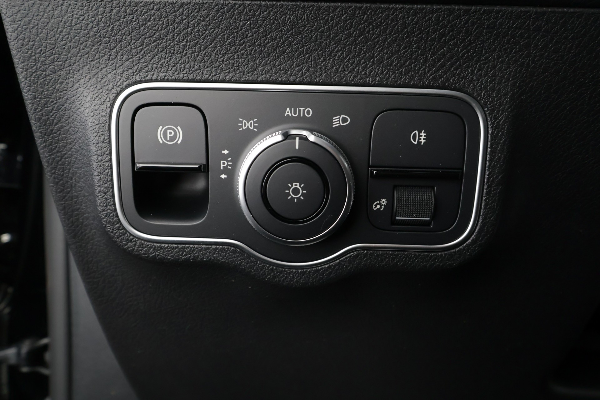 Mercedes-Benz EQB 2025